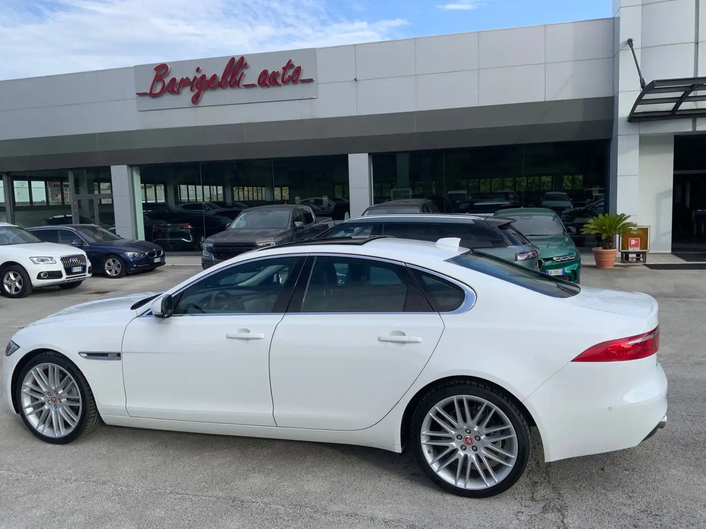 Jaguar XF XF 3.0 D V6 300 CV aut. Portfolio TETTO.FULL OPT Bianco - 1