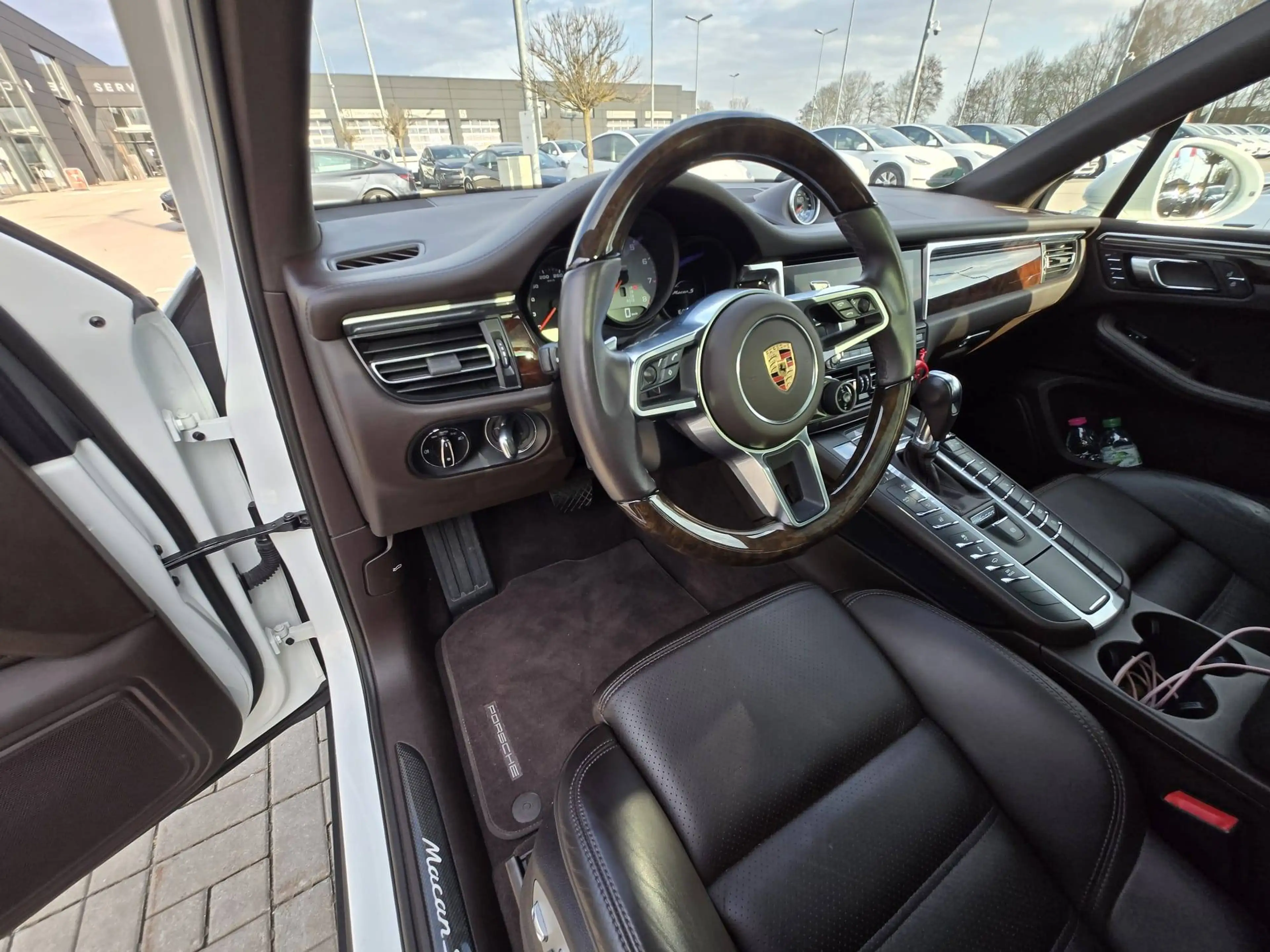 Porsche Macan S — photo 10