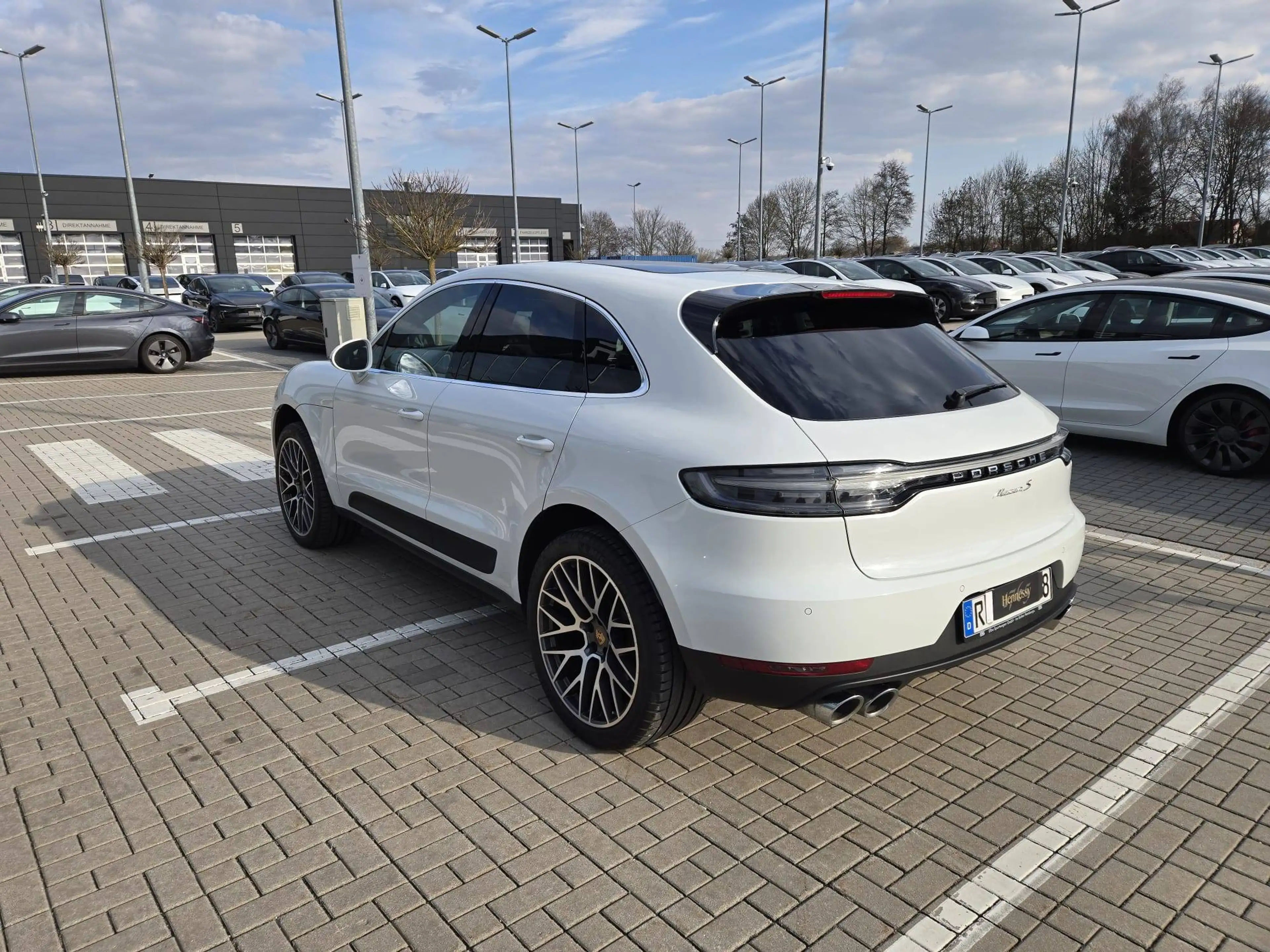 Porsche Macan S — photo 2