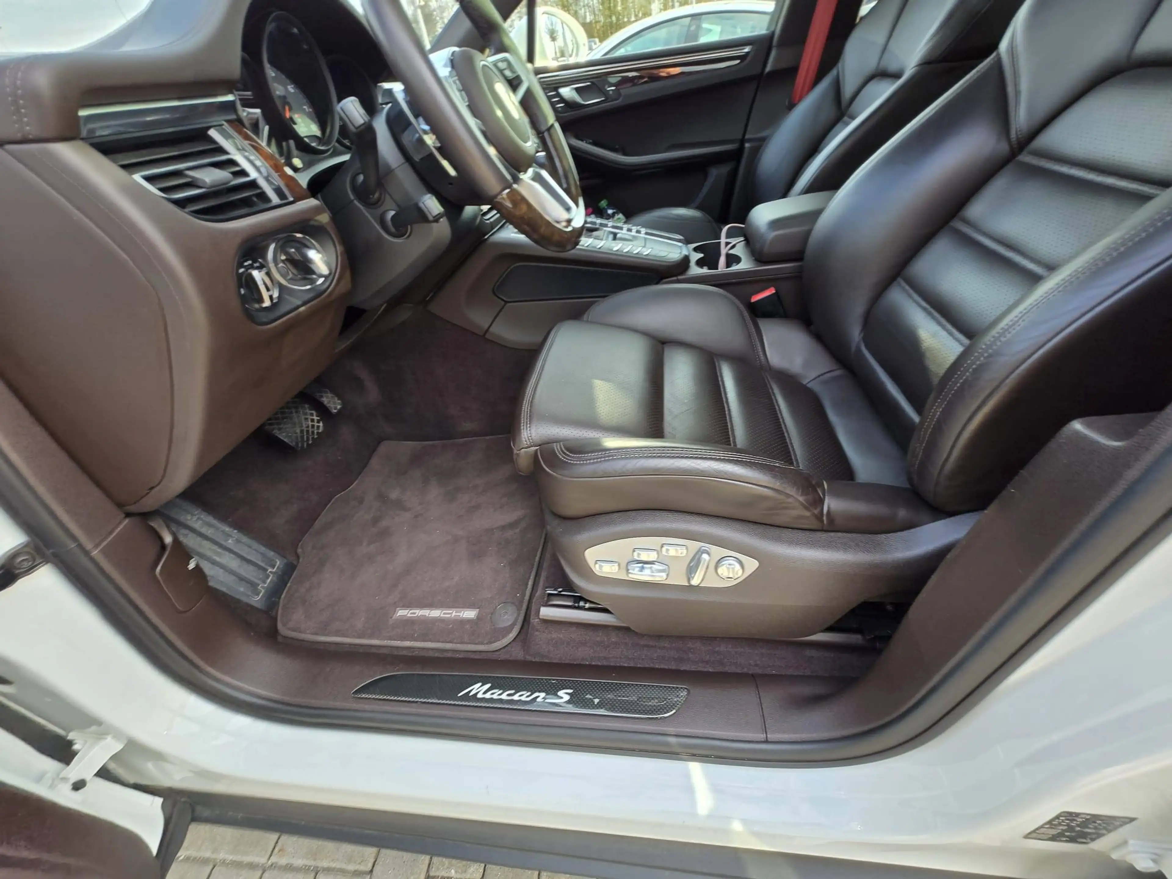 Porsche Macan S — photo 8