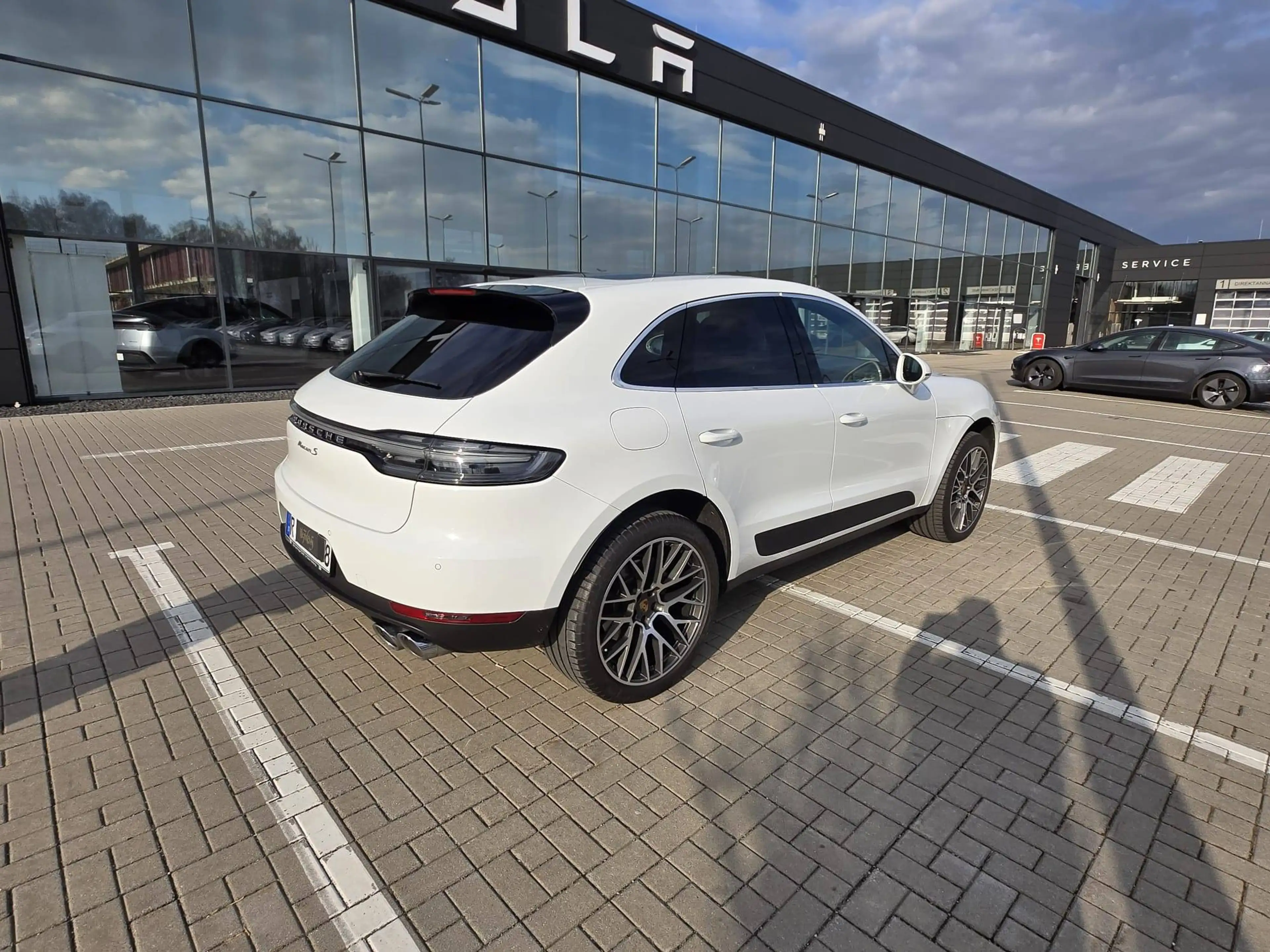 Porsche Macan S — photo 5