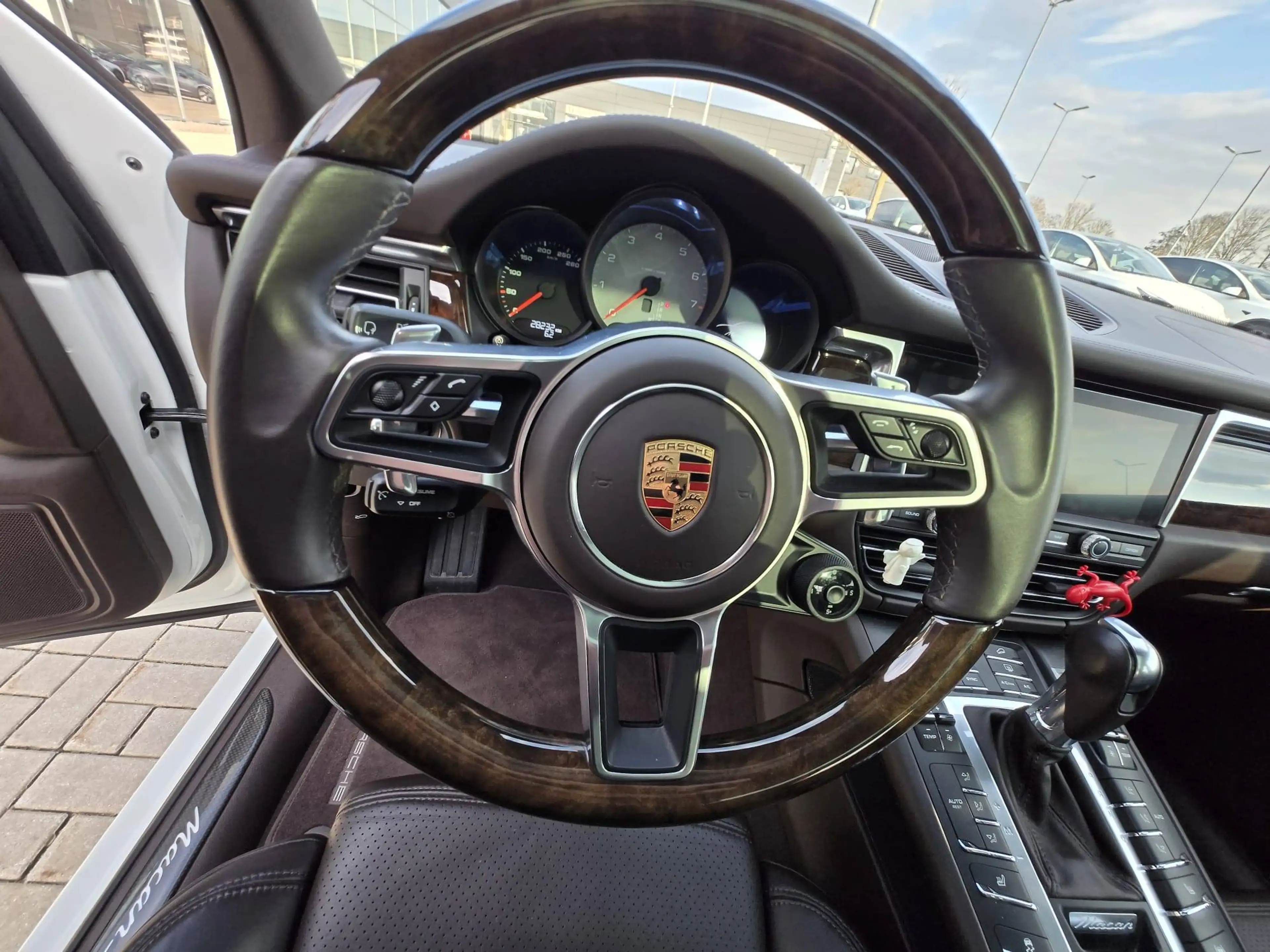 Porsche Macan S — photo 9