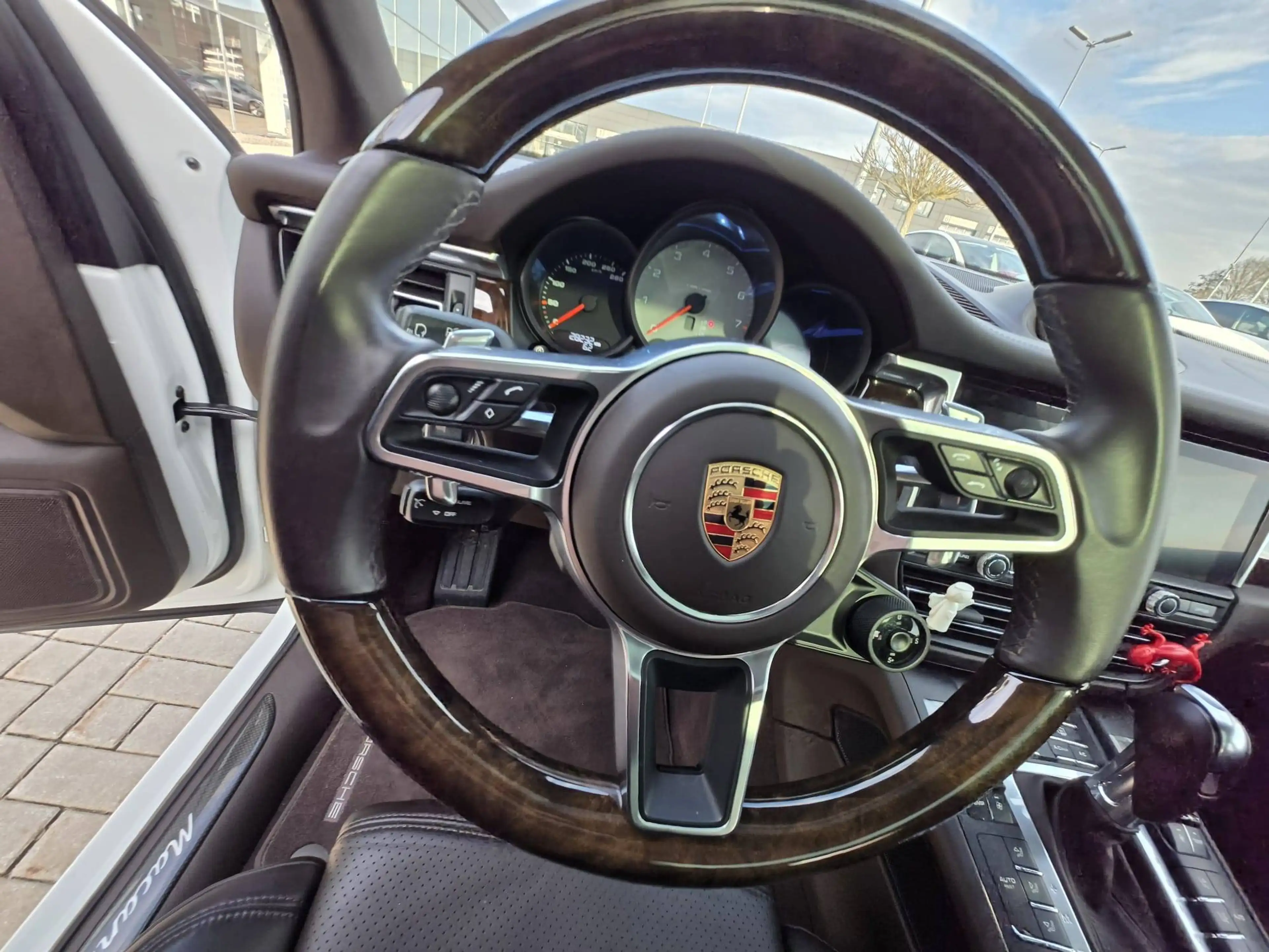 Porsche Macan S — photo 6