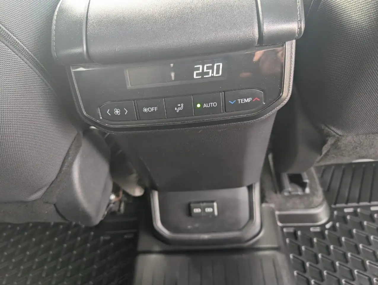 Toyota Highlander снимка Toyota Highlander