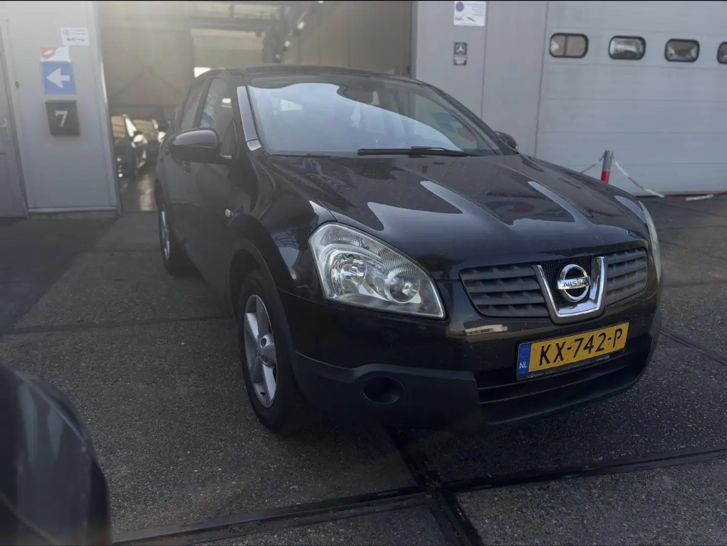 Nissan Qashqai 1.6 Visia Zwart - 2