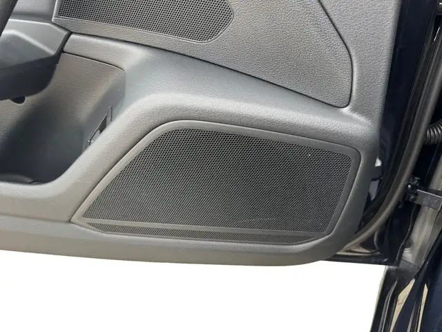 Audi A6 view 11