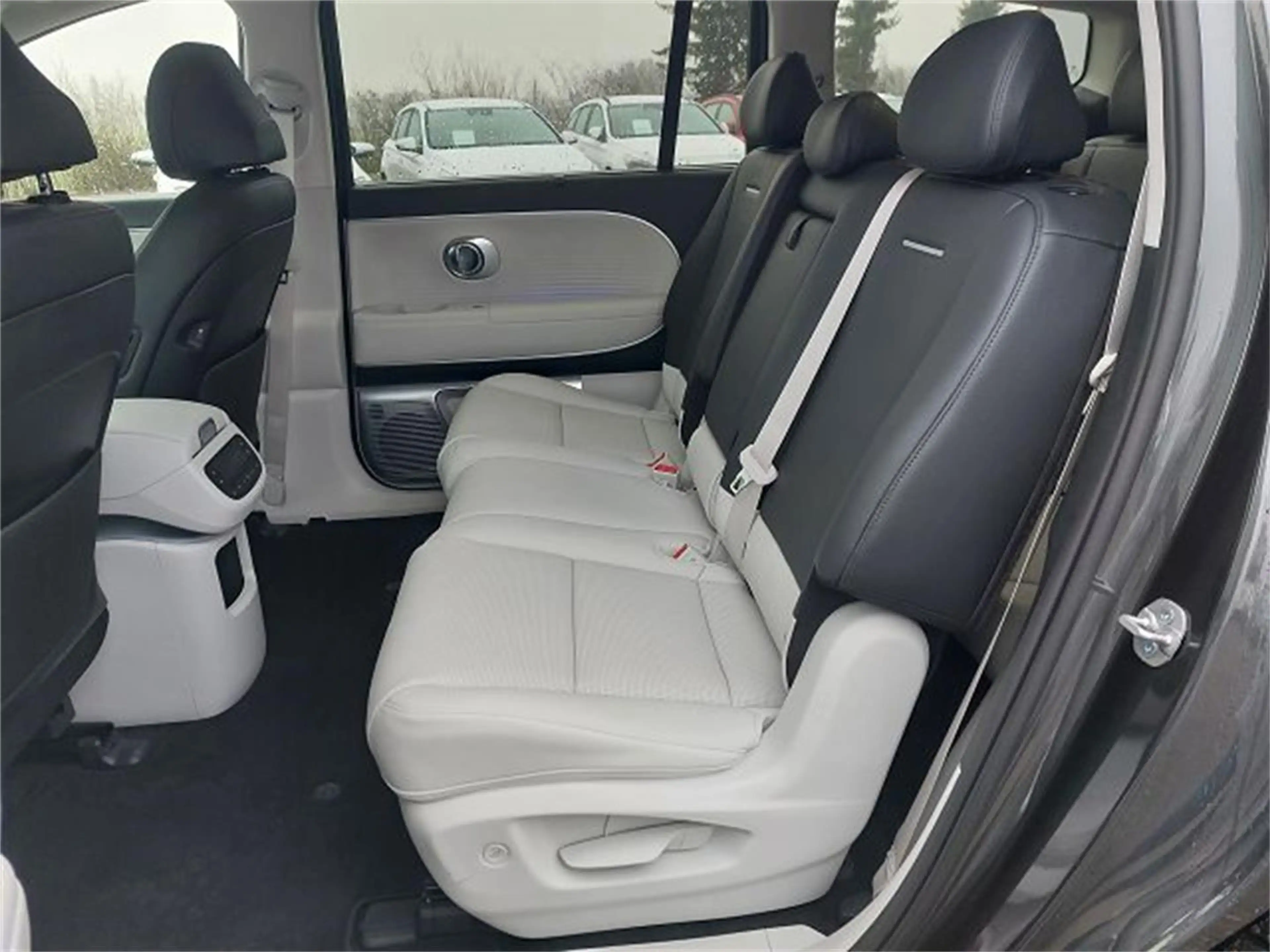 Hyundai IONIQ 9 Prestige Line 110 kWh 4WD 96p72-O1/2 — photo 12
