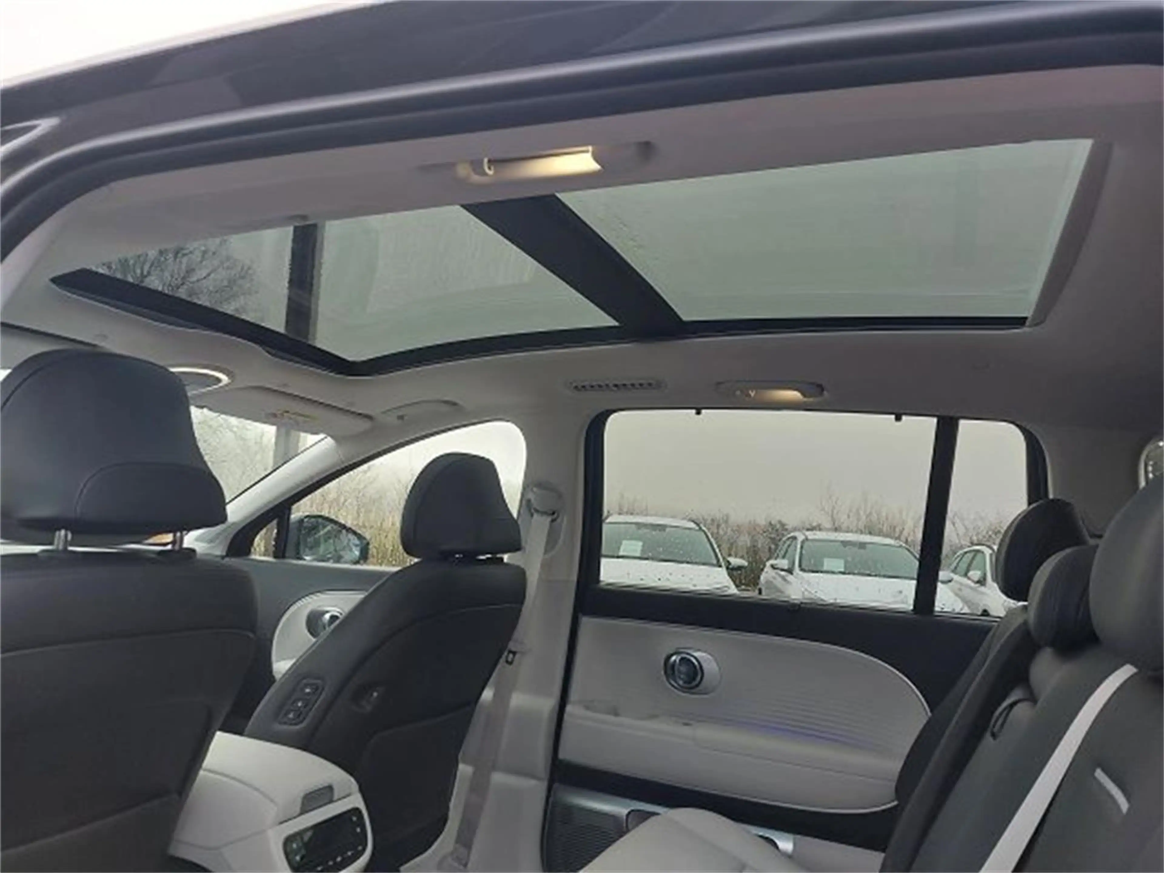 Hyundai IONIQ 9 Prestige Line 110 kWh 4WD 96p72-O1/2 — photo 13