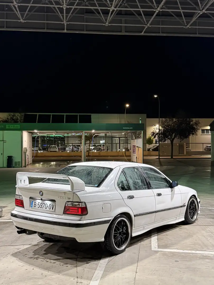 BMW 318 318iS - 2