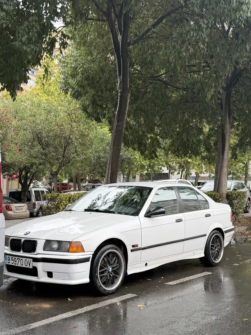 BMW 318 318iS - 1