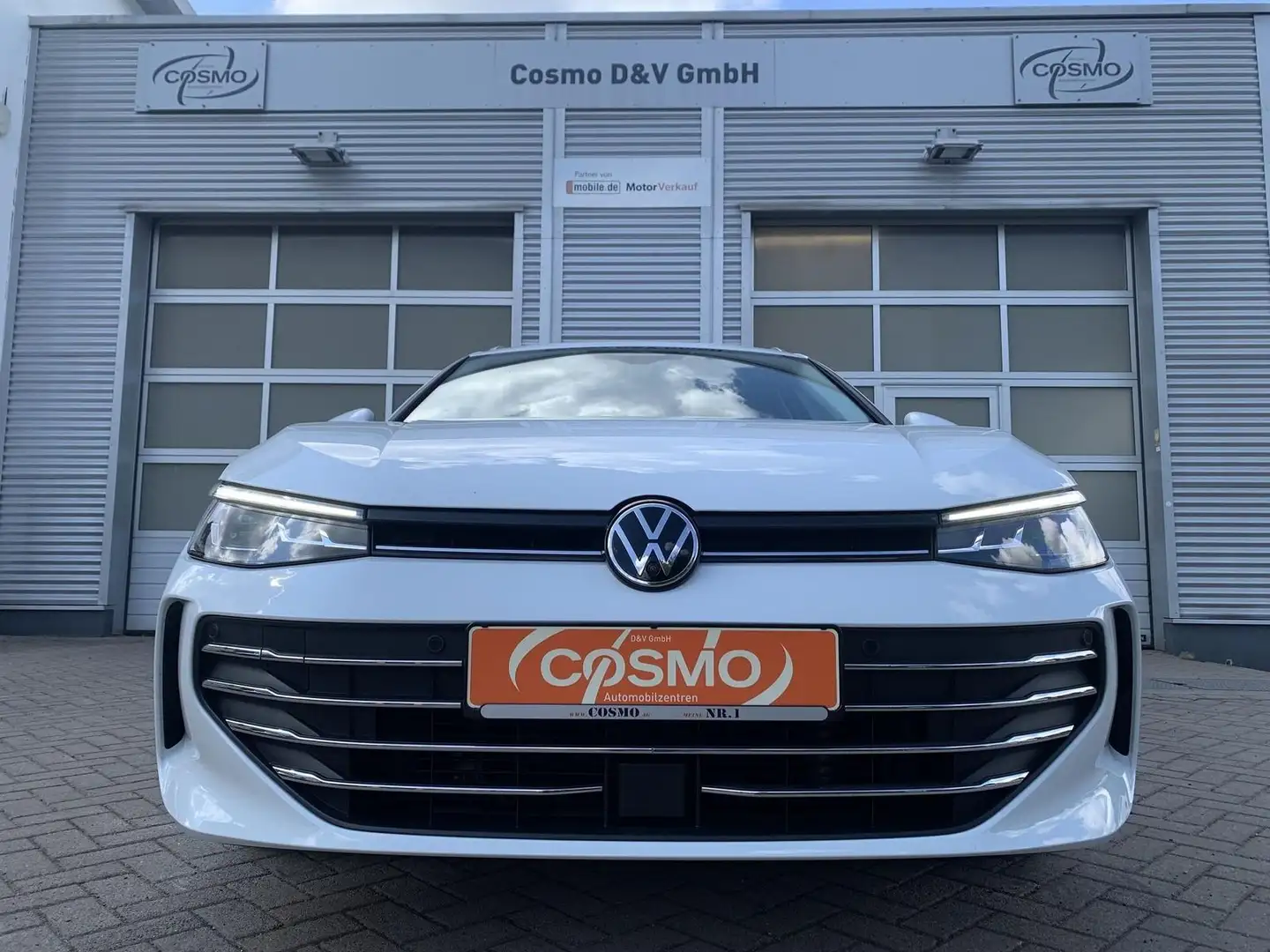 Volkswagen Passat 2.0TDI Variant Business AHK+IQ+LED+ACC Weiß - 2