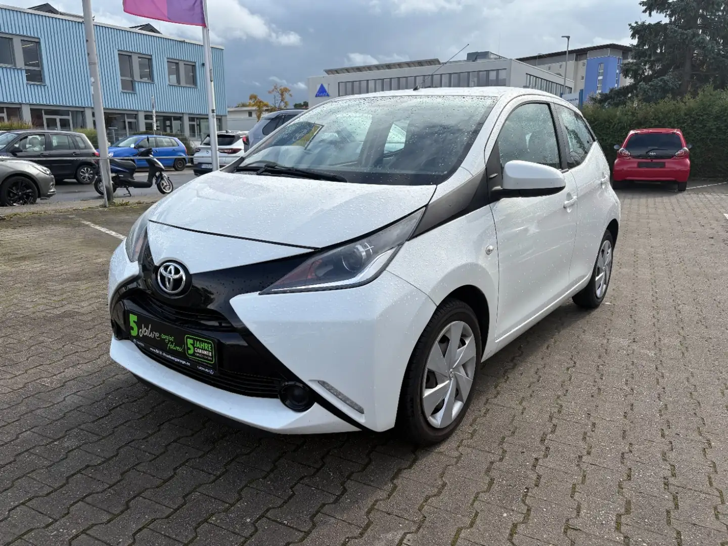 Toyota Aygo 1.0 VVT-i x-play Klima, Radio, BT, USB Blanc - 2