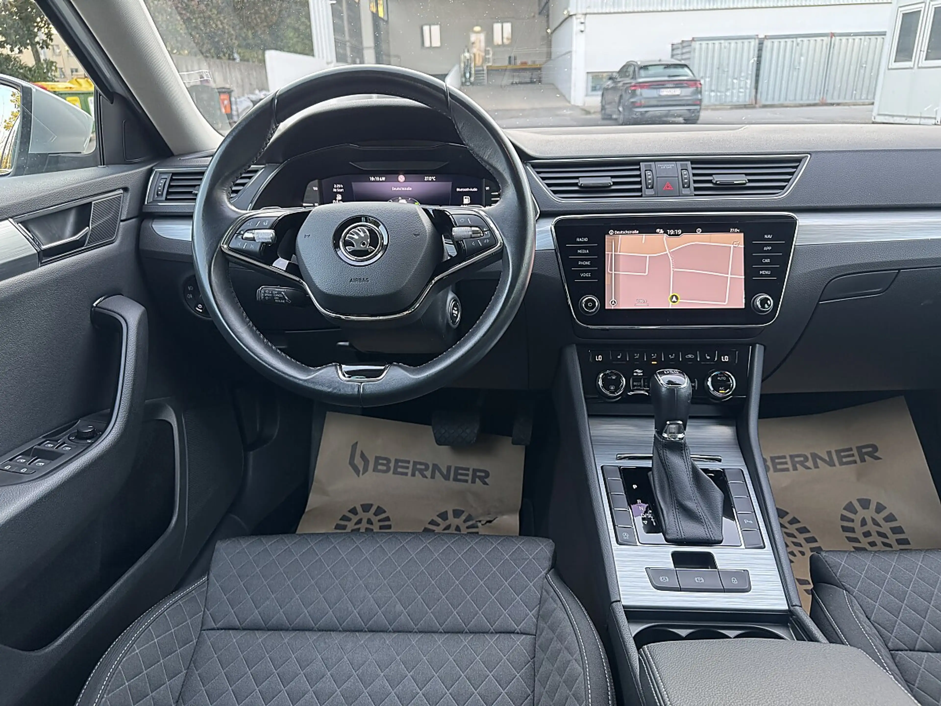 Skoda Superb Kombi 2,0 TDI Ambition DSG / VIRTUAL COCKPIT / ... — photo 14