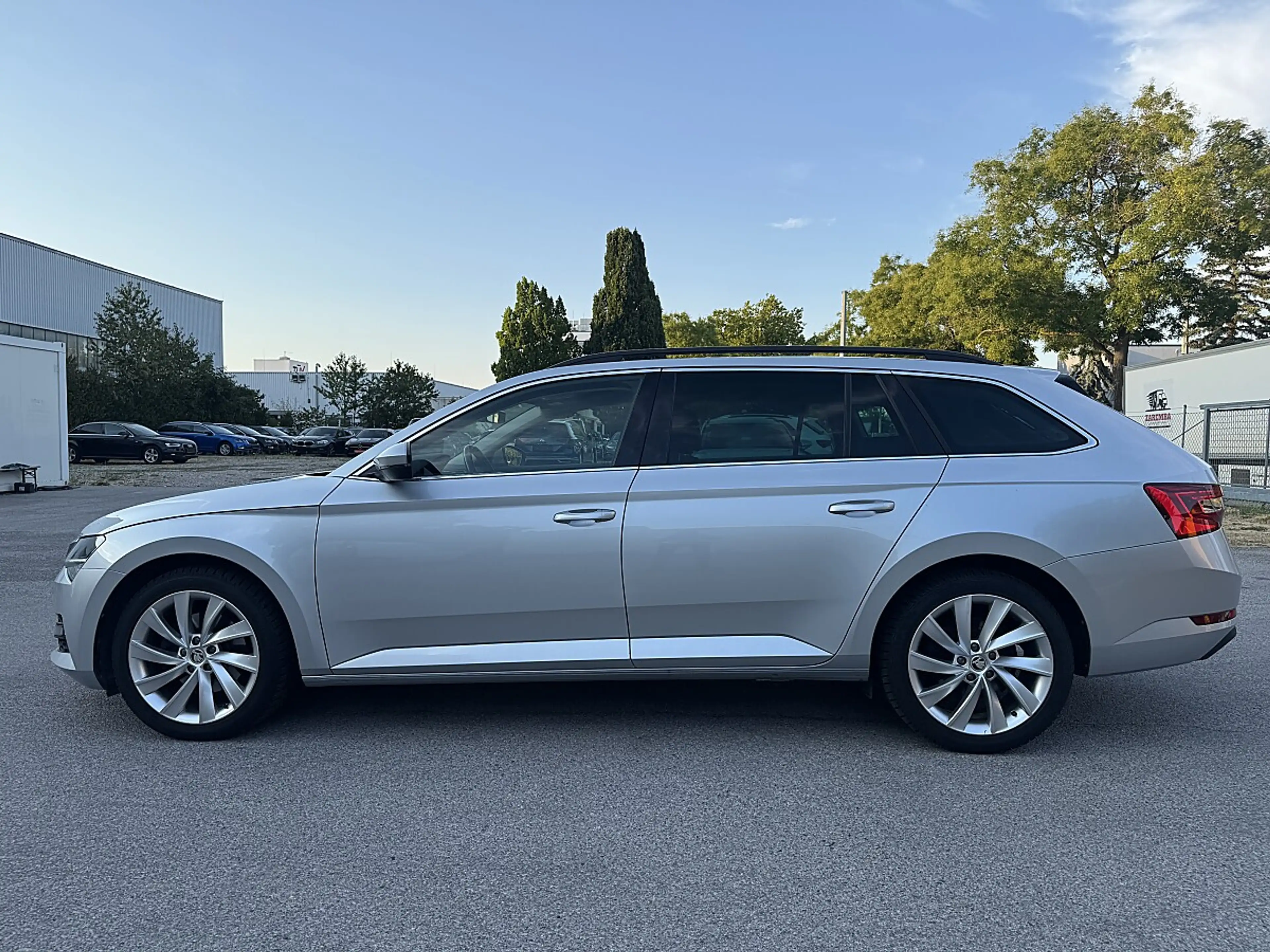 Skoda Superb Kombi 2,0 TDI Ambition DSG / VIRTUAL COCKPIT / ... — photo 3