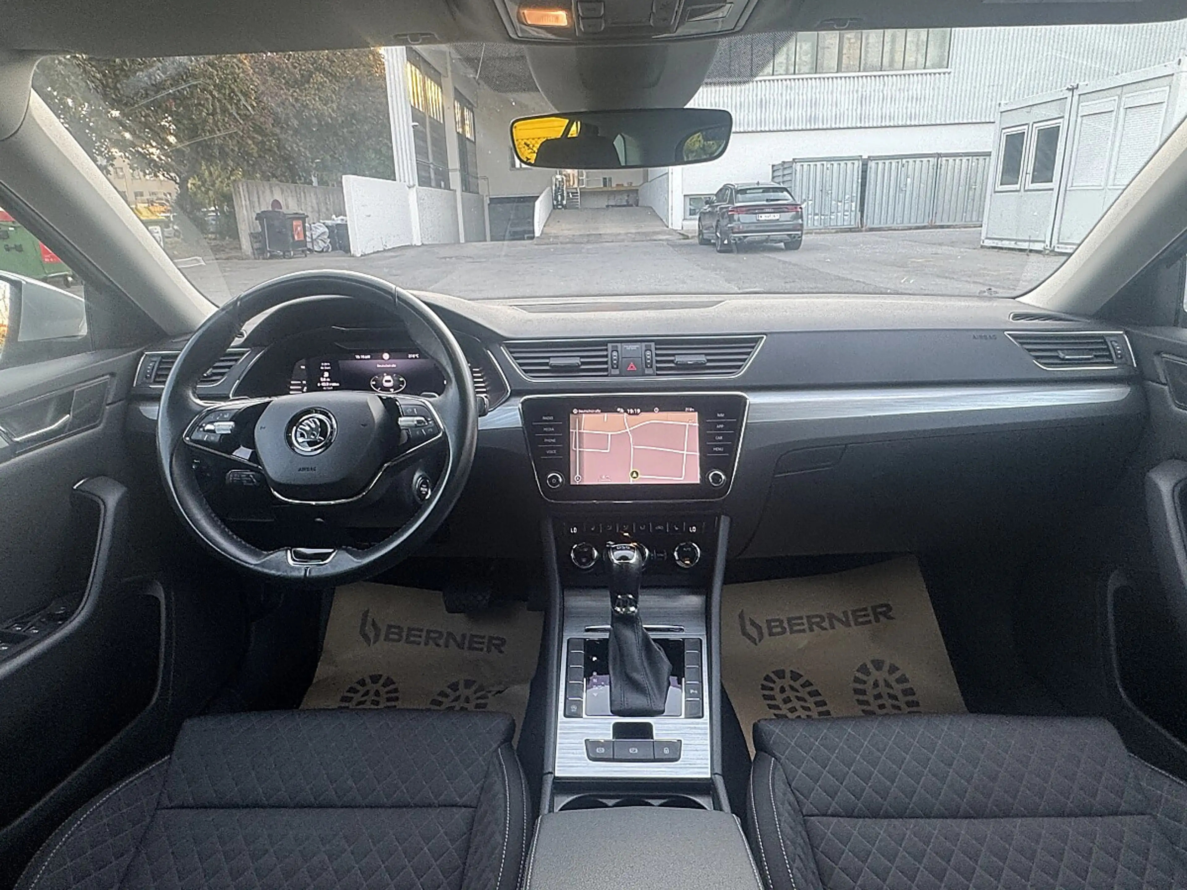 Skoda Superb Kombi 2,0 TDI Ambition DSG / VIRTUAL COCKPIT / ... — photo 12