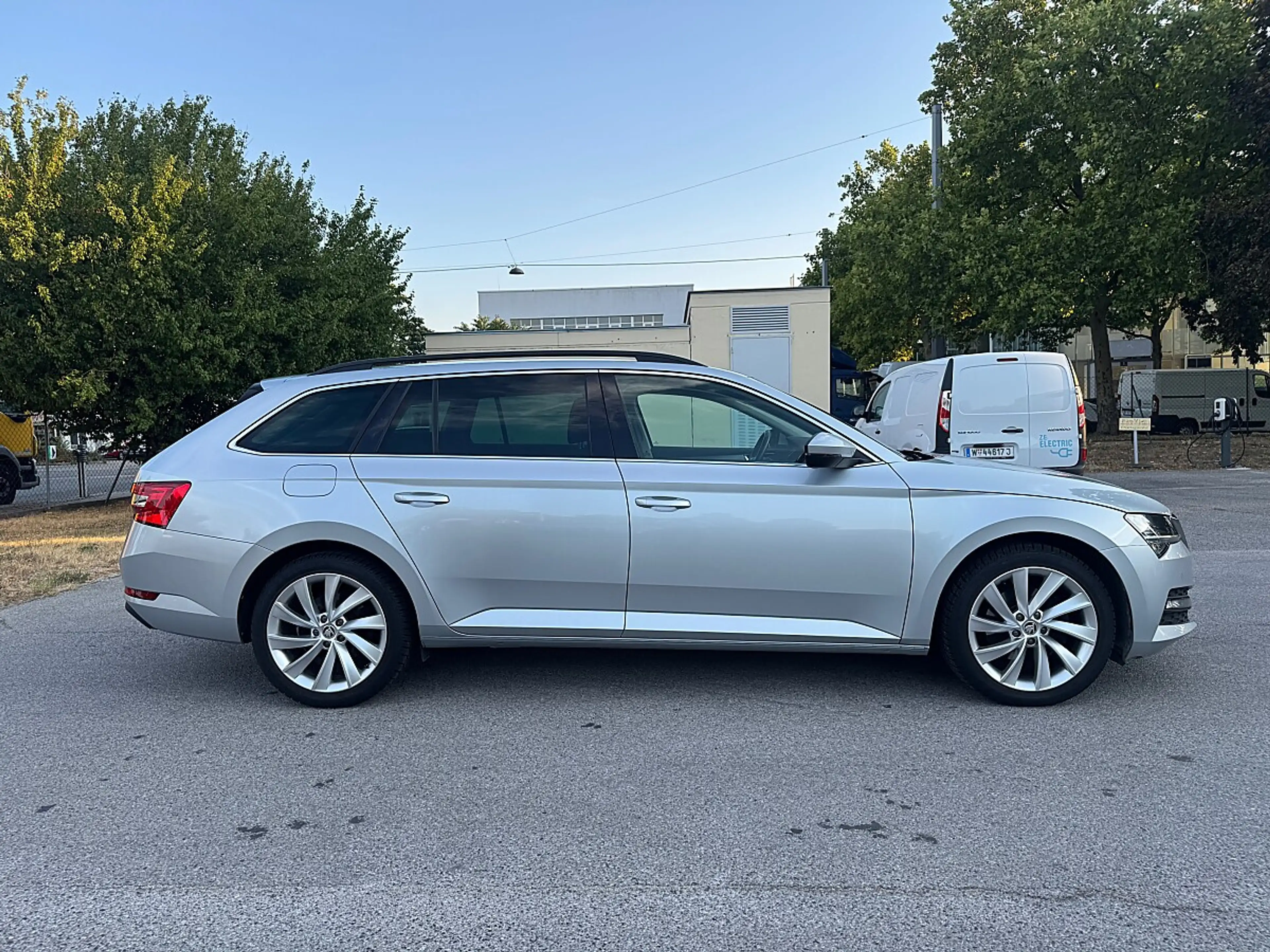 Skoda Superb Kombi 2,0 TDI Ambition DSG / VIRTUAL COCKPIT / ... — photo 7