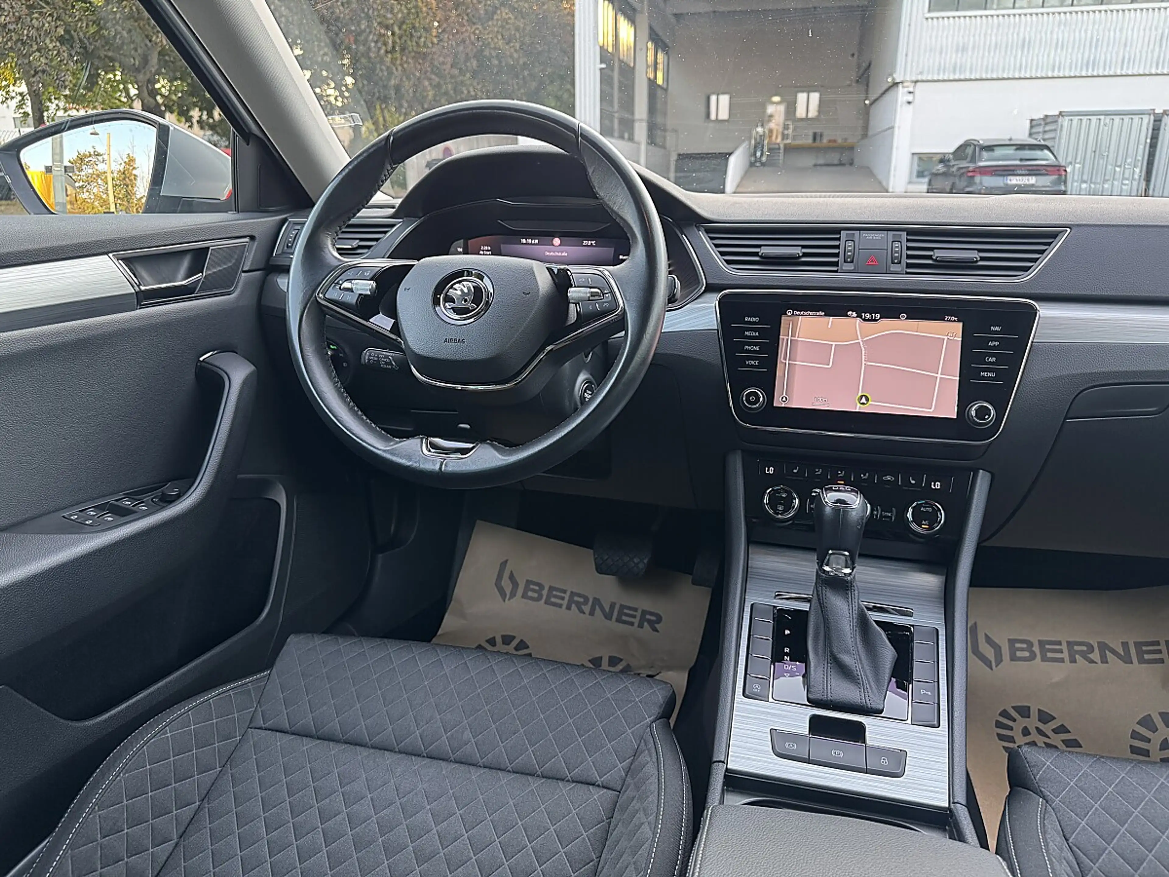 Skoda Superb Kombi 2,0 TDI Ambition DSG / VIRTUAL COCKPIT / ... — photo 13