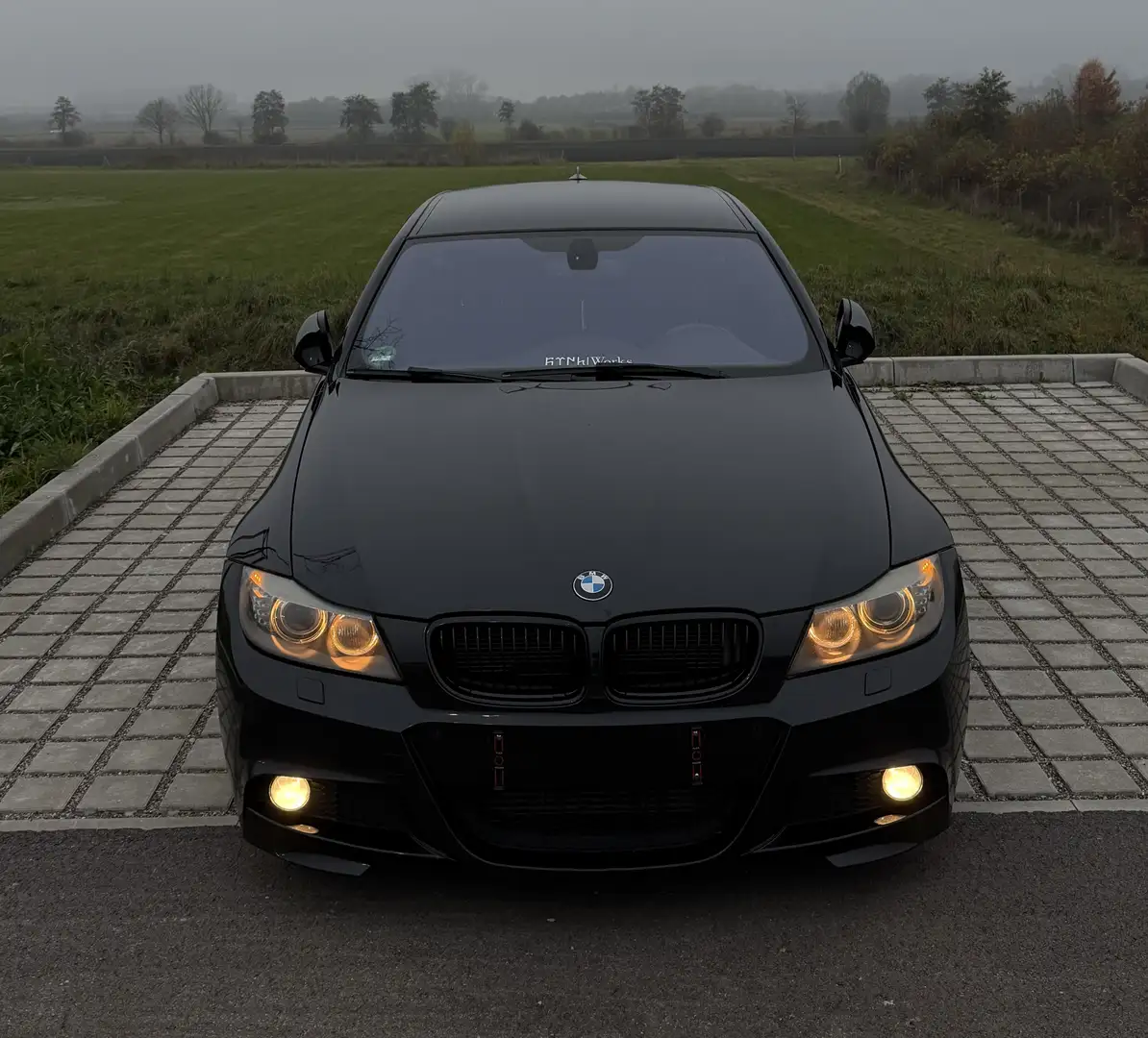 BMW 330 M-Paket | 2.Hand | Scheckheft | SHZ |HK|Keyless Go Schwarz - 2