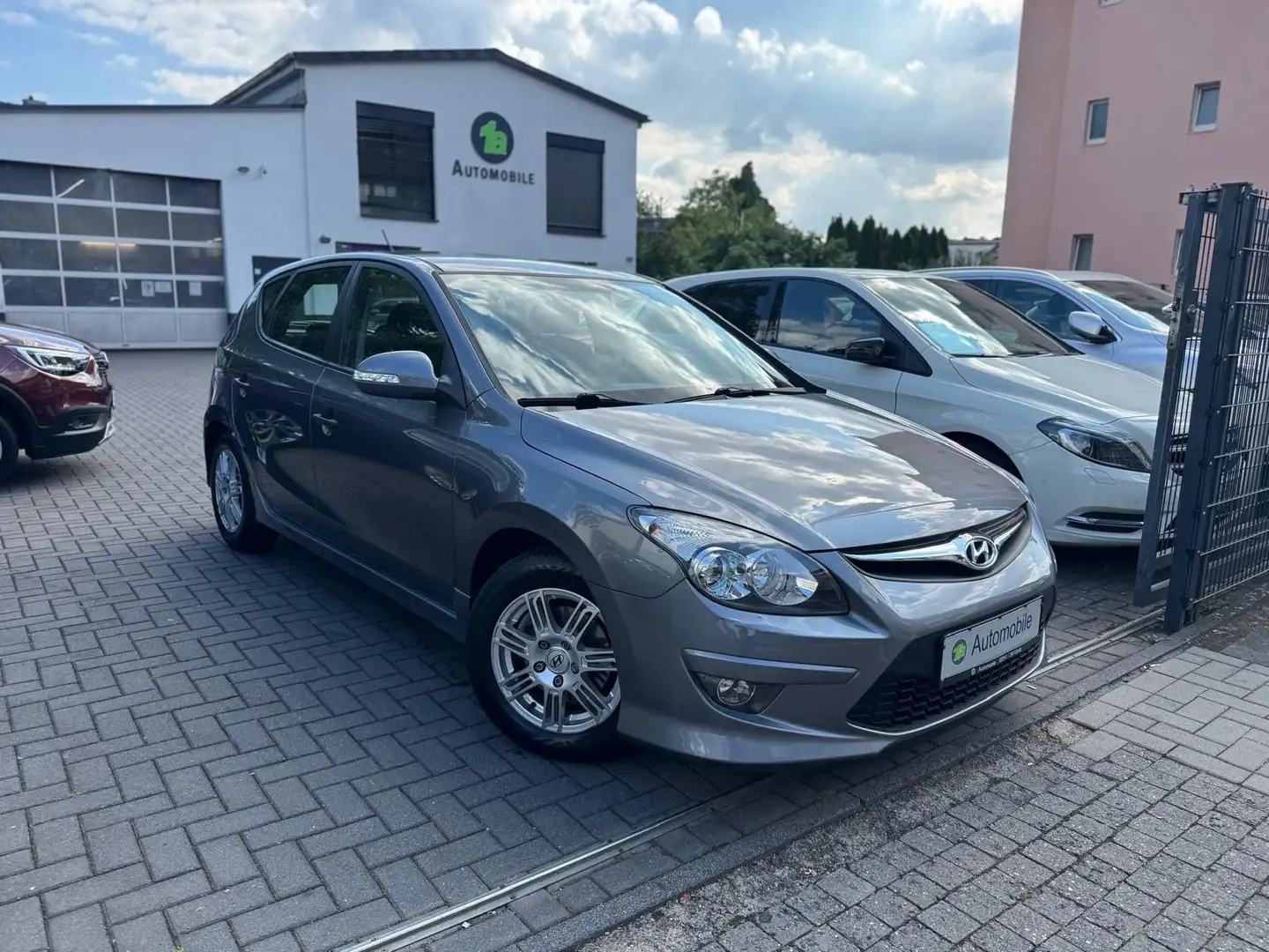 Hyundai i30 FIFA WM Edition*SHZ*PDC*KLIMA*4S-REIFEN Grau - 1