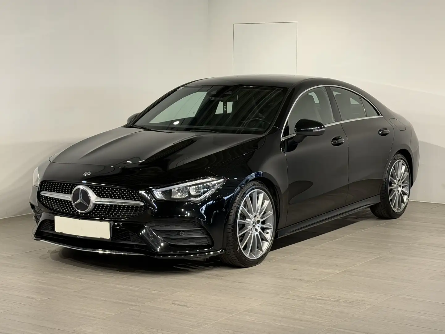 Mercedes-Benz CLA 220 AMG-Paket Schwarz - 1