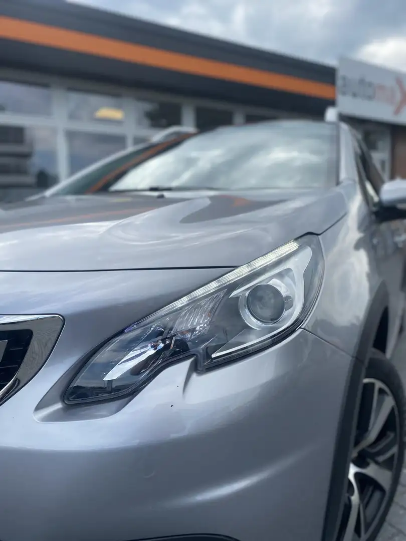 Peugeot 2008 1.2 Allure |Dealer Onderhouden!|Navi!| Grijs - 2