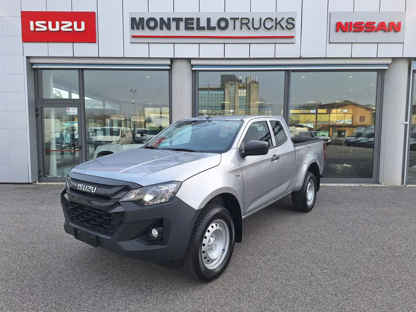 Isuzu D-Max 1.9 Space N60B 4x4 164cv A/T PREZZO PROMO MAGGIO Plateado - 1