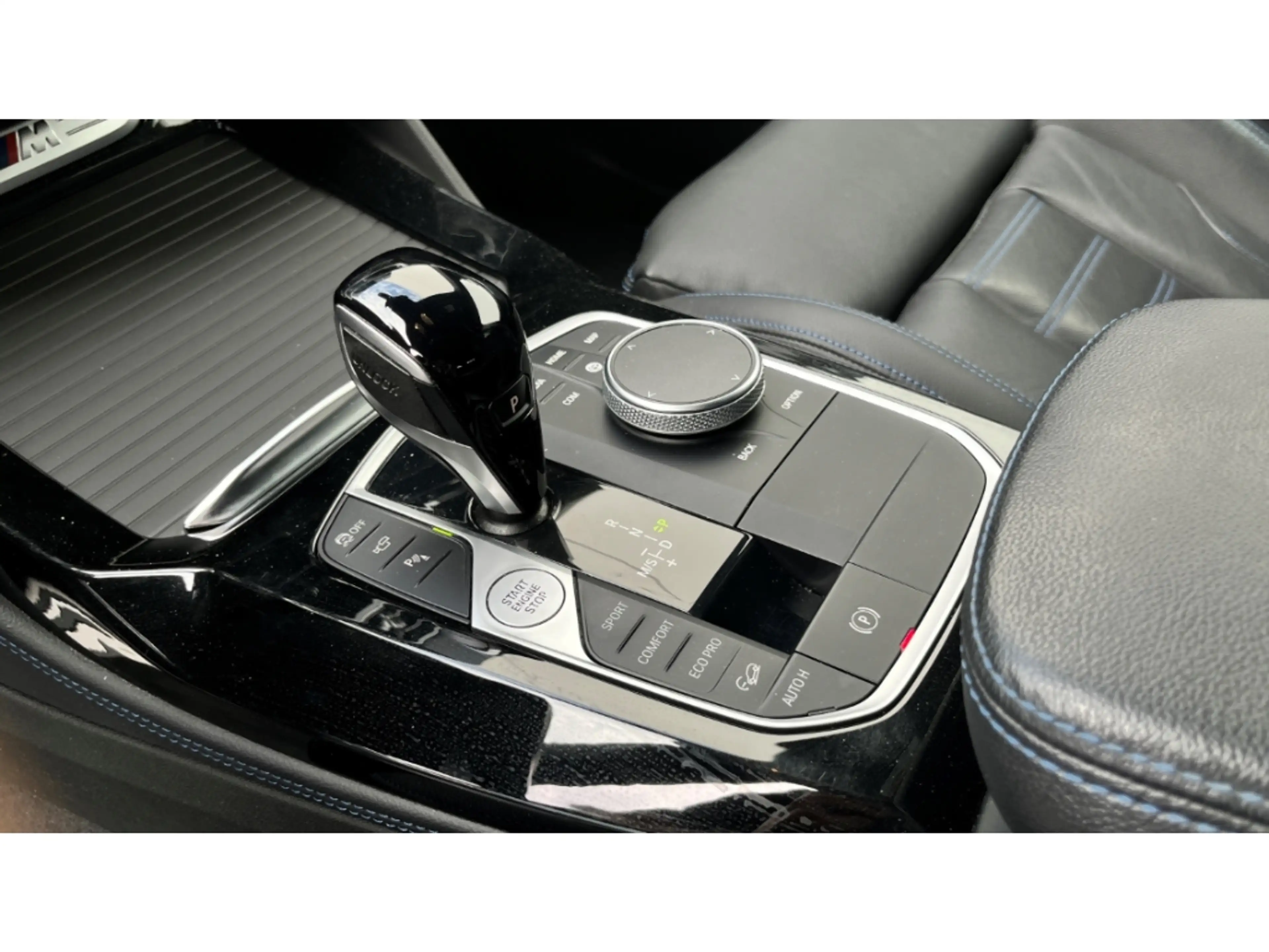 BMW X4 iA Sportpaket HUD AD StandHZG El. Panodach Panoram — photo 9