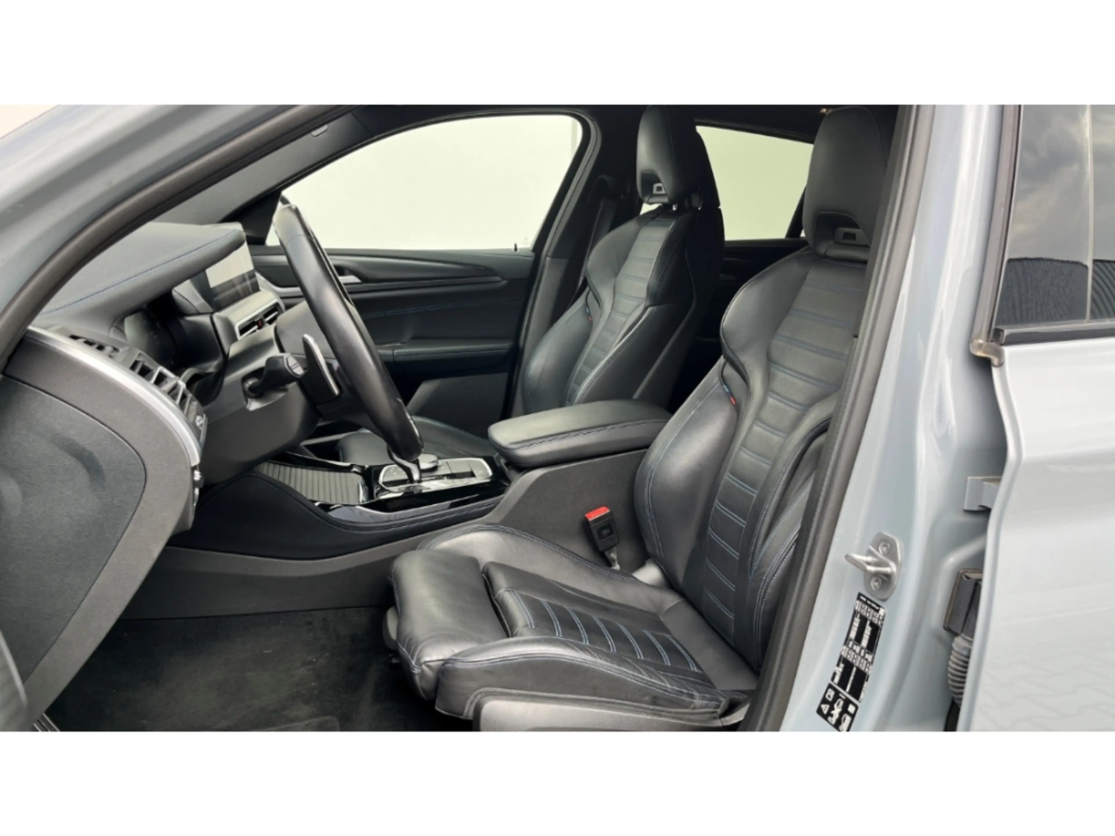 BMW X4 iA Sportpaket HUD AD StandHZG El. Panodach Panoram — photo 10