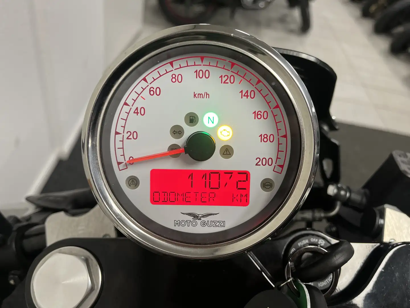 Moto Guzzi V 9 MOTOGUZZI BOBBER Verde - 2