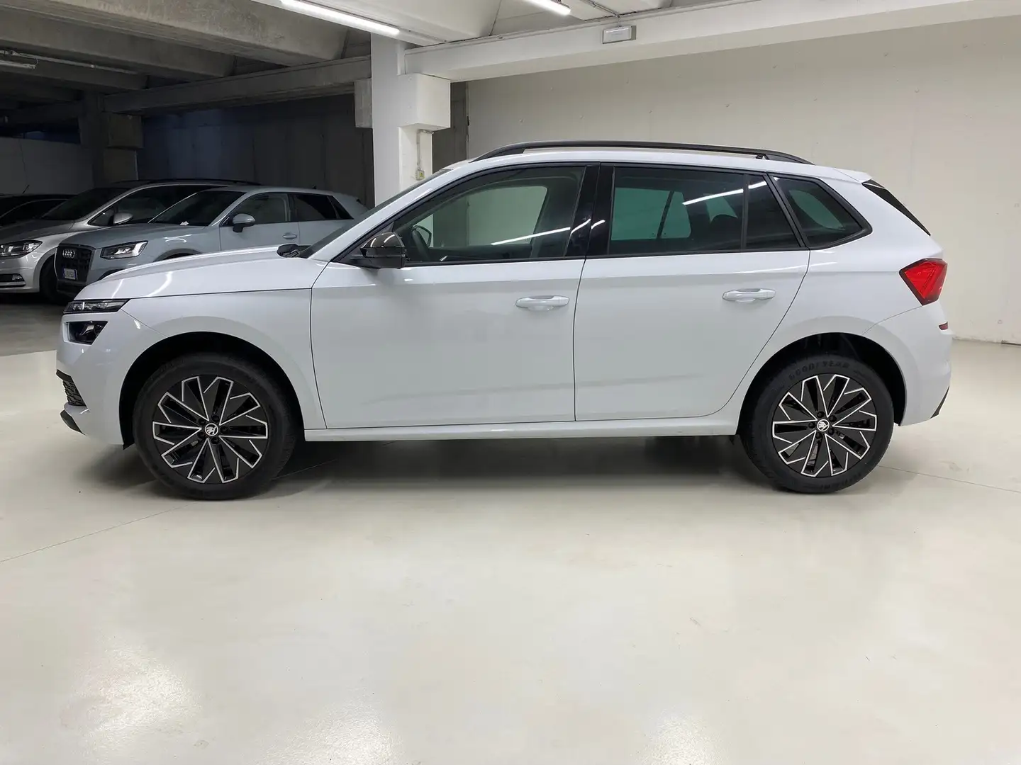 Skoda Kamiq 1.0 tsi black dots 95cv Bianco - 2