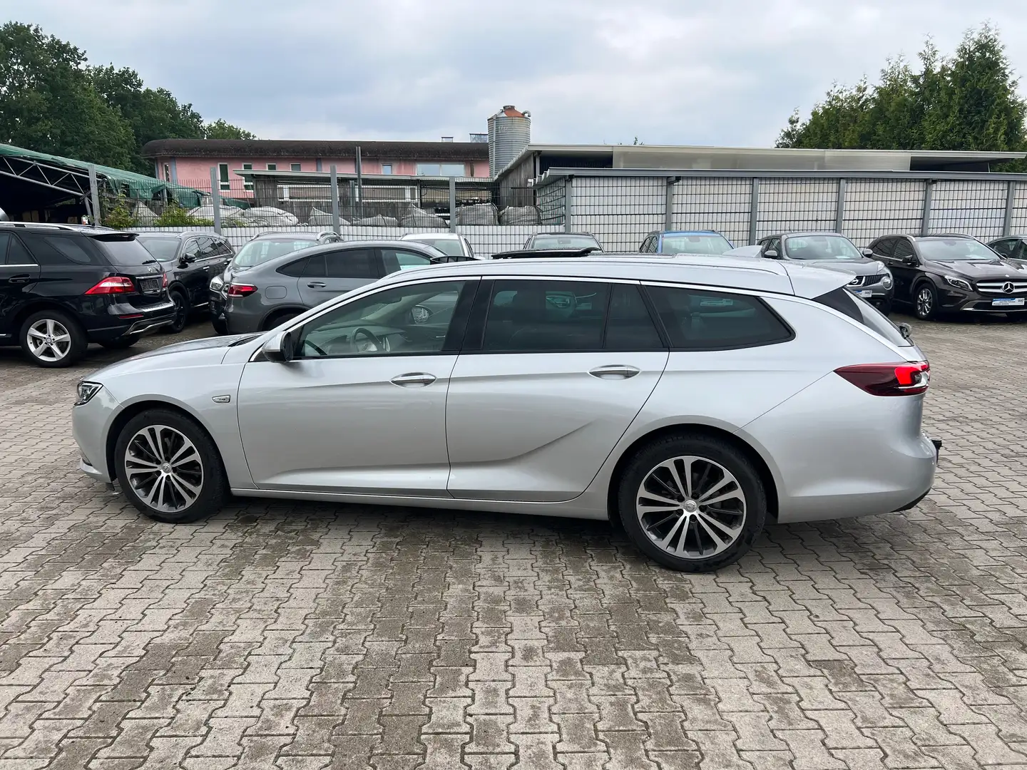 Opel Insignia Sports Tourer 2,0 CDTI Automatik "Ultimate" *AHK Grau - 2