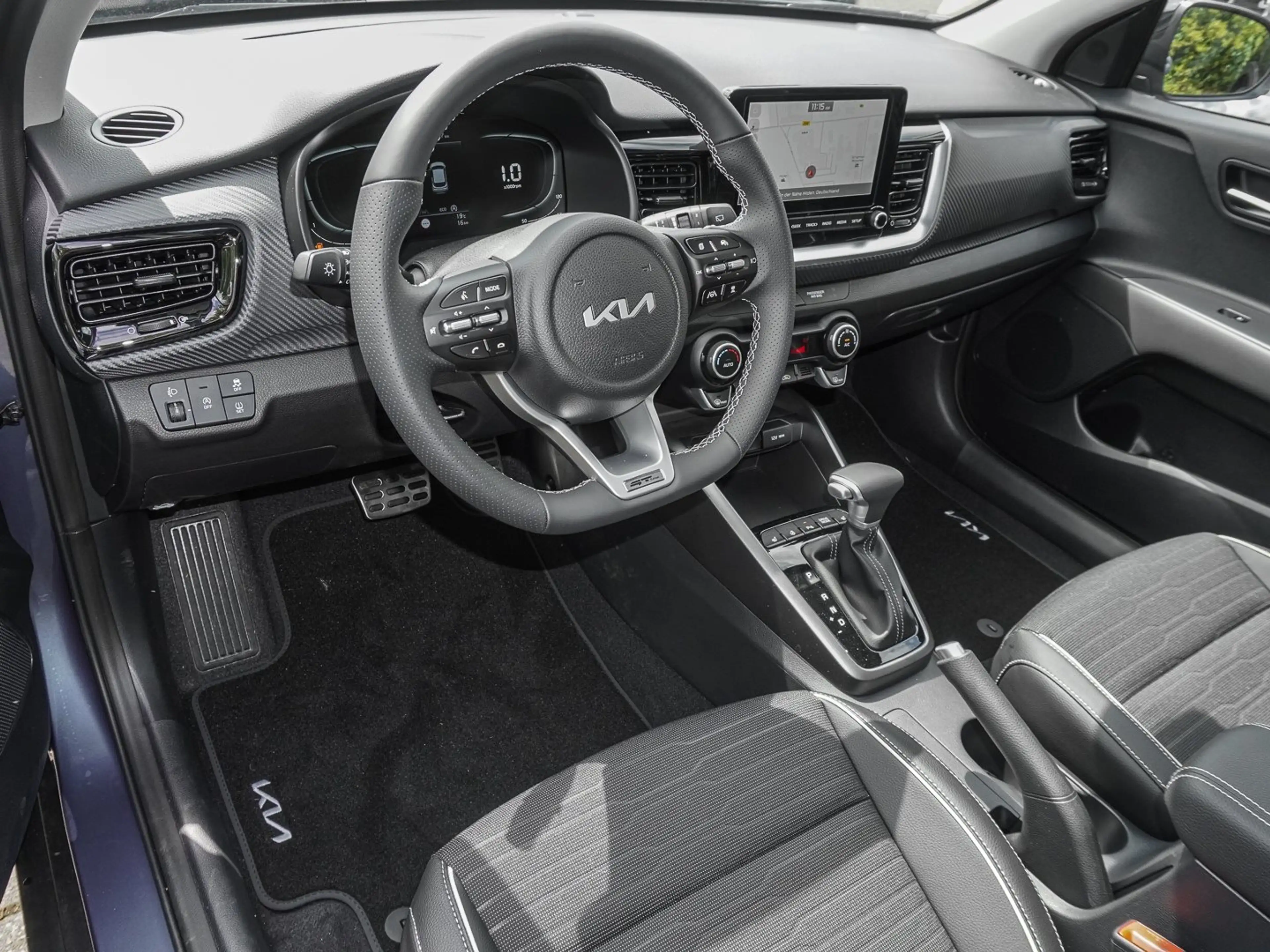 Kia Stonic 1.0T DCT GT-line Glasdach, Technologie Kamera, Nav — photo 6