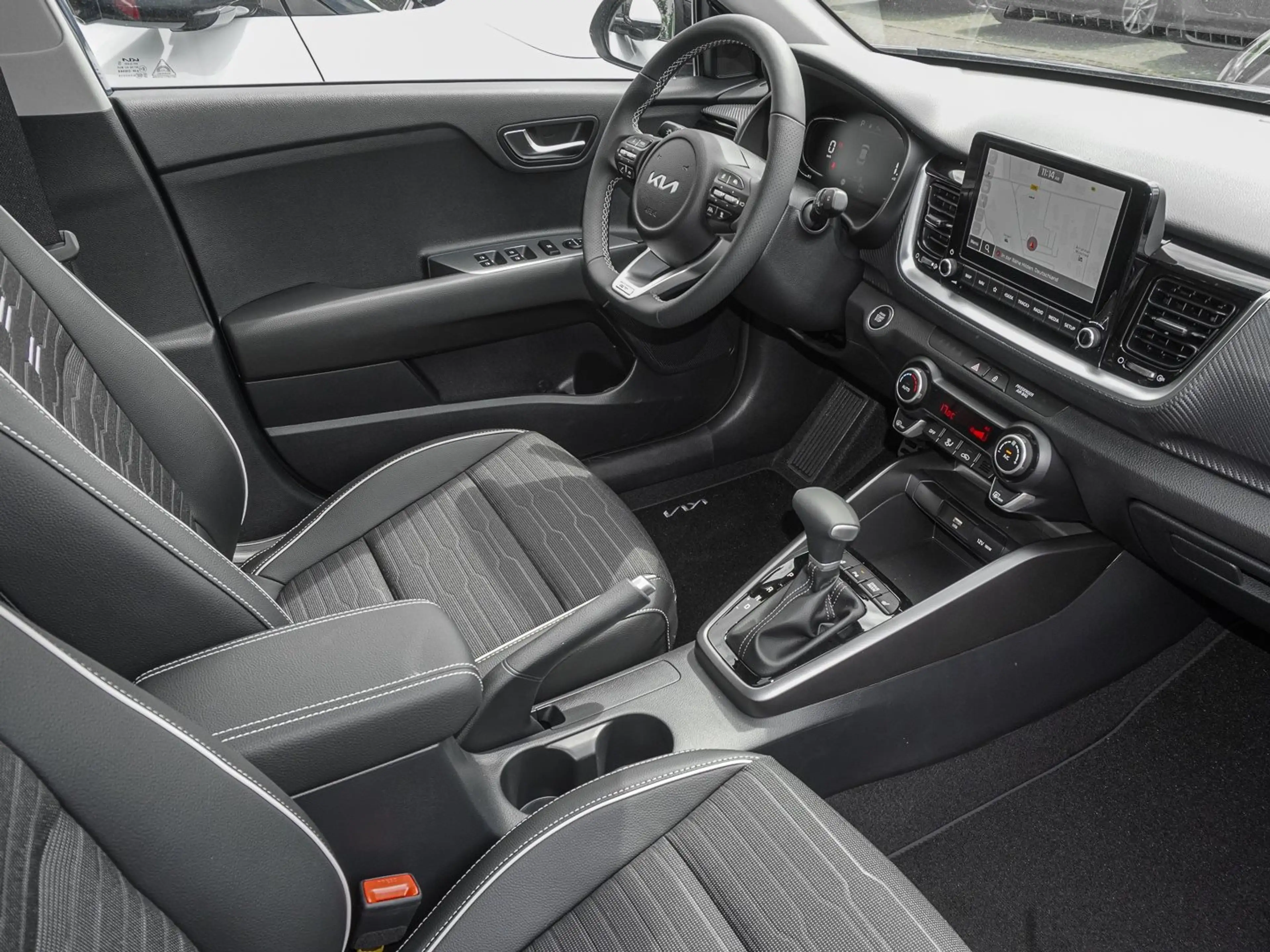 Kia Stonic 1.0T DCT GT-line Glasdach, Technologie Kamera, Nav — photo 5