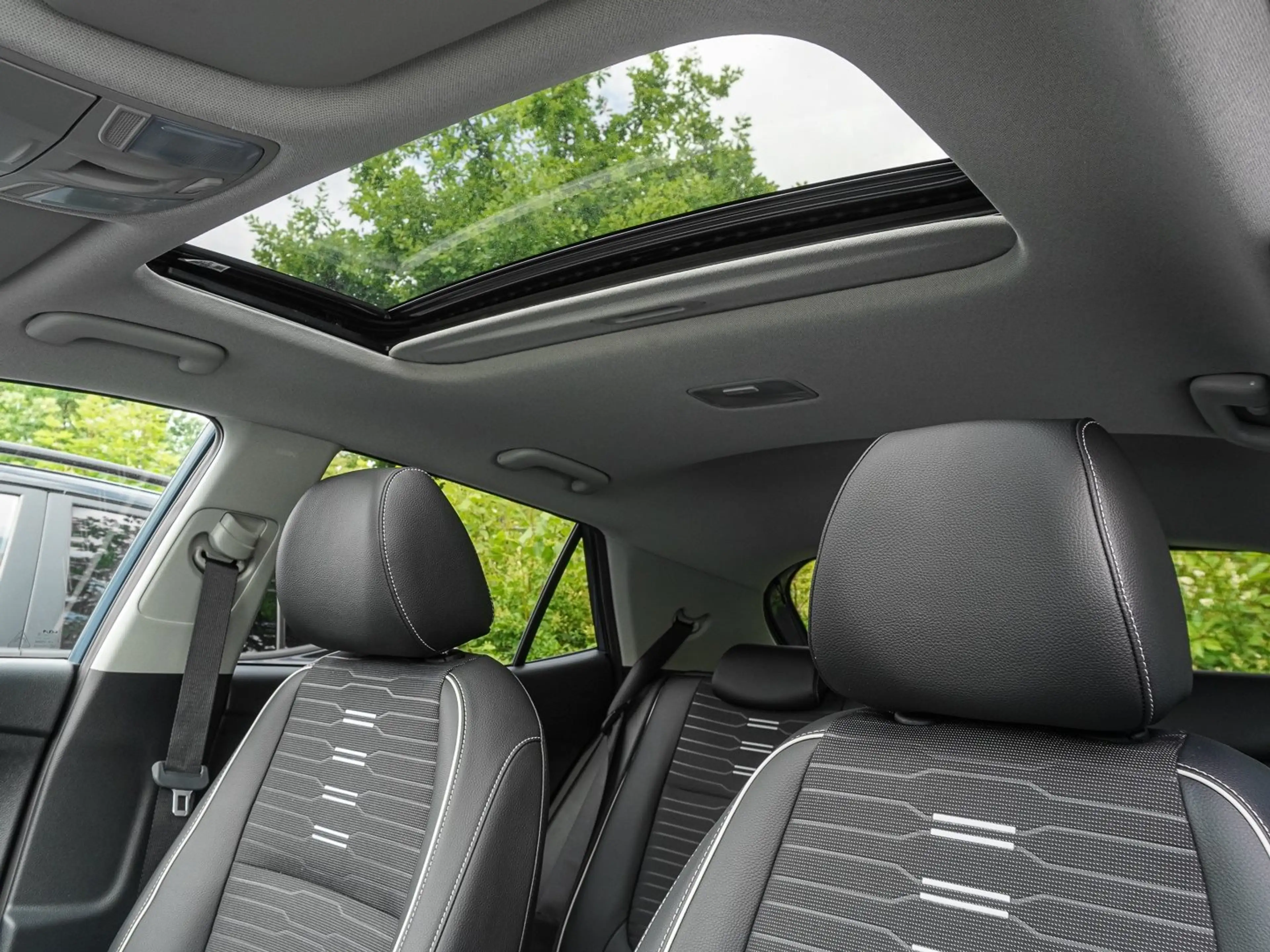 Kia Stonic 1.0T DCT GT-line Glasdach, Technologie Kamera, Nav — photo 4