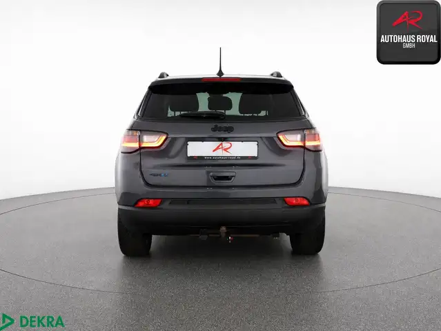 Jeep Compass view 4