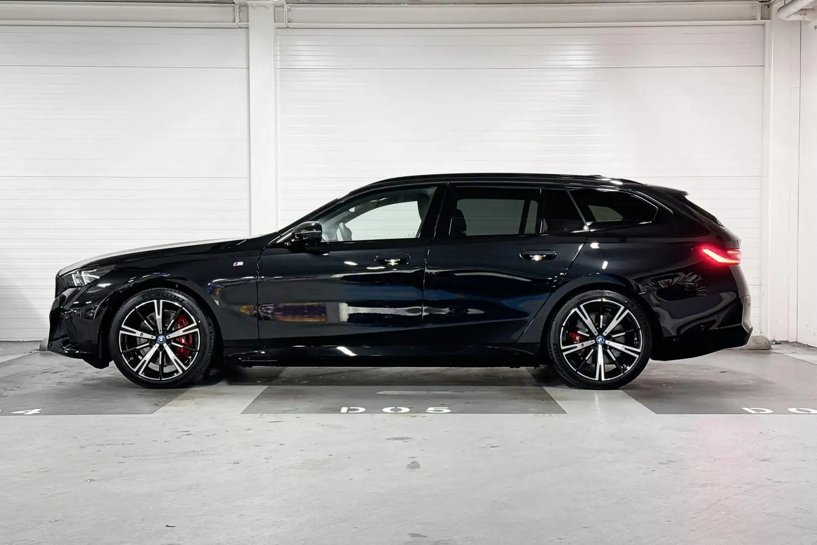 BMW i5 Touring eDrive40 | M-Sport Pro | Travel Pack | Dri Zwart - 2
