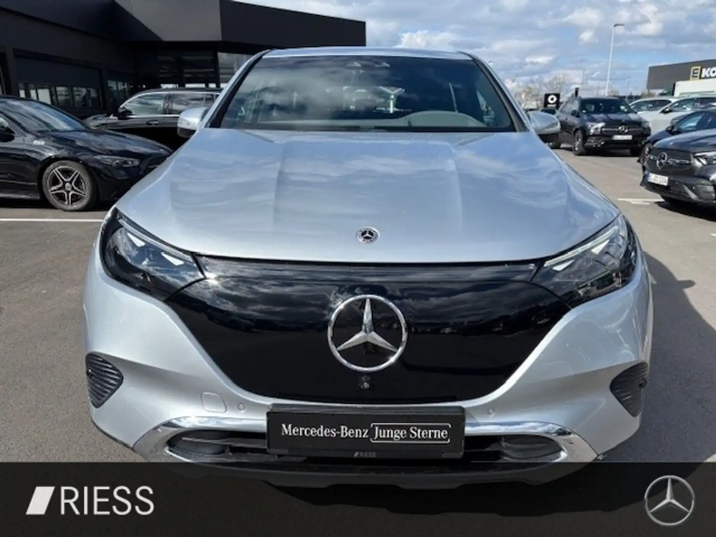 Mercedes-Benz EQE 500 4M Electric Art Distr Pano Hyper 360 Серебристый - 2