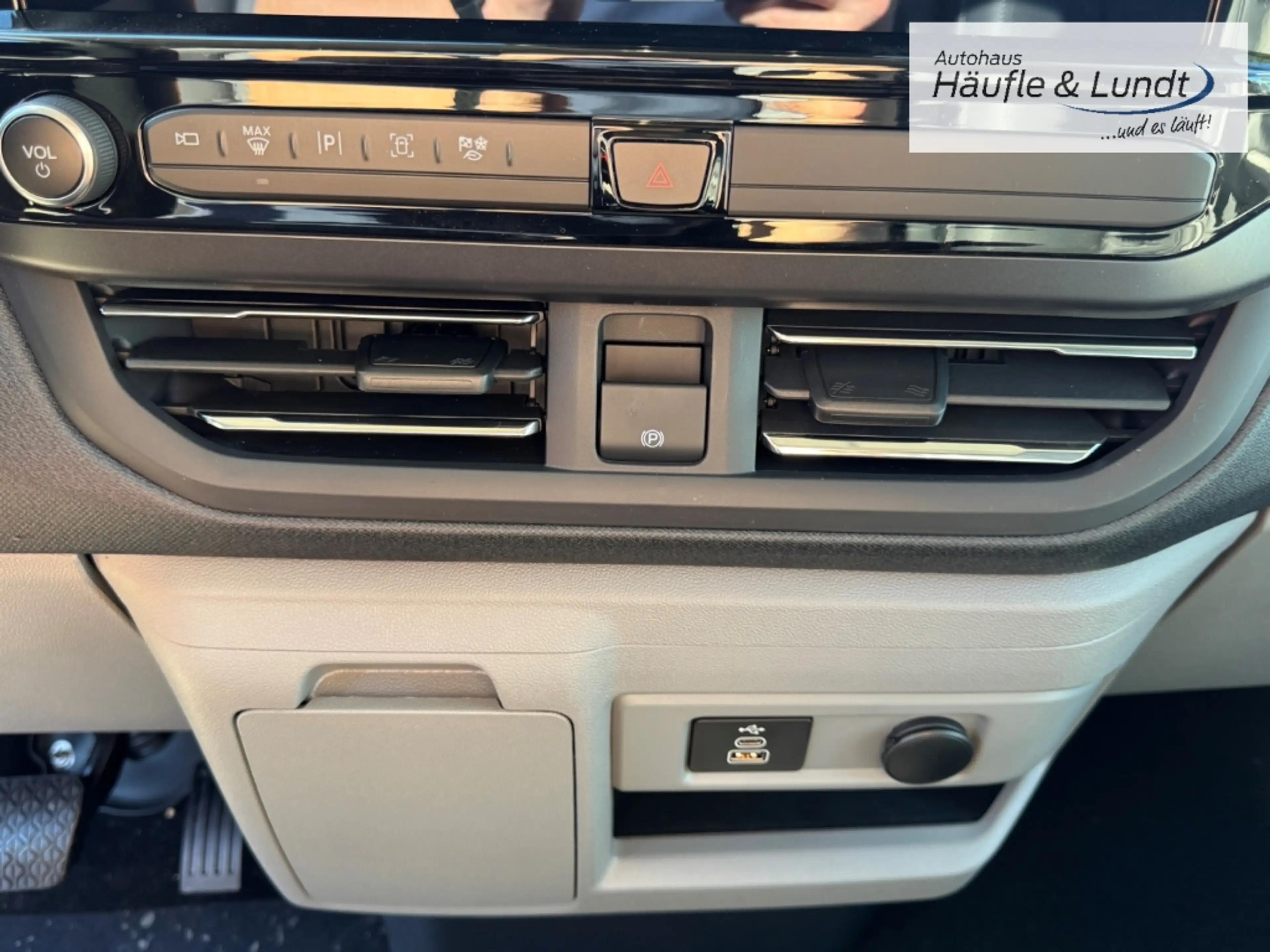Ford Tourneo Custom L2 Titanium 170 PS Automatik-Standheizung-GJR- — photo 13