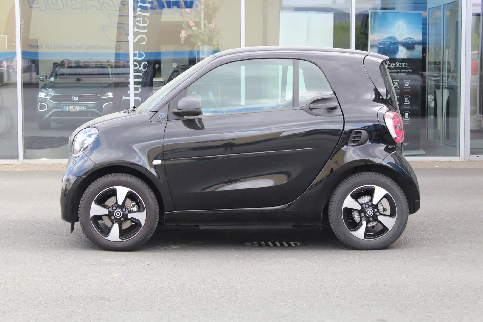 smart forTwo EQ fortwo passion EXCLUSIVE+22KW+KAMERA+LED+PANO Černá - 2