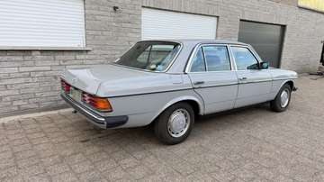 W123