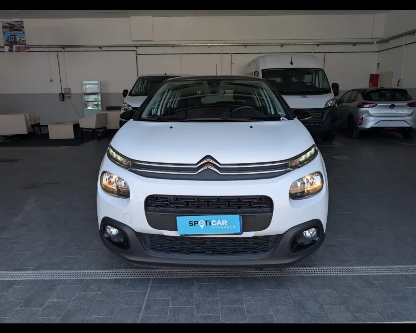 Citroen C3 1.2 PureTech Shine Білий - 2