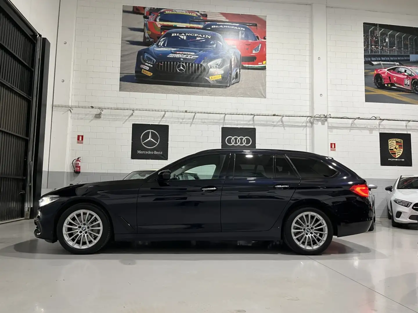 BMW 530 530iA Touring Bleu - 1