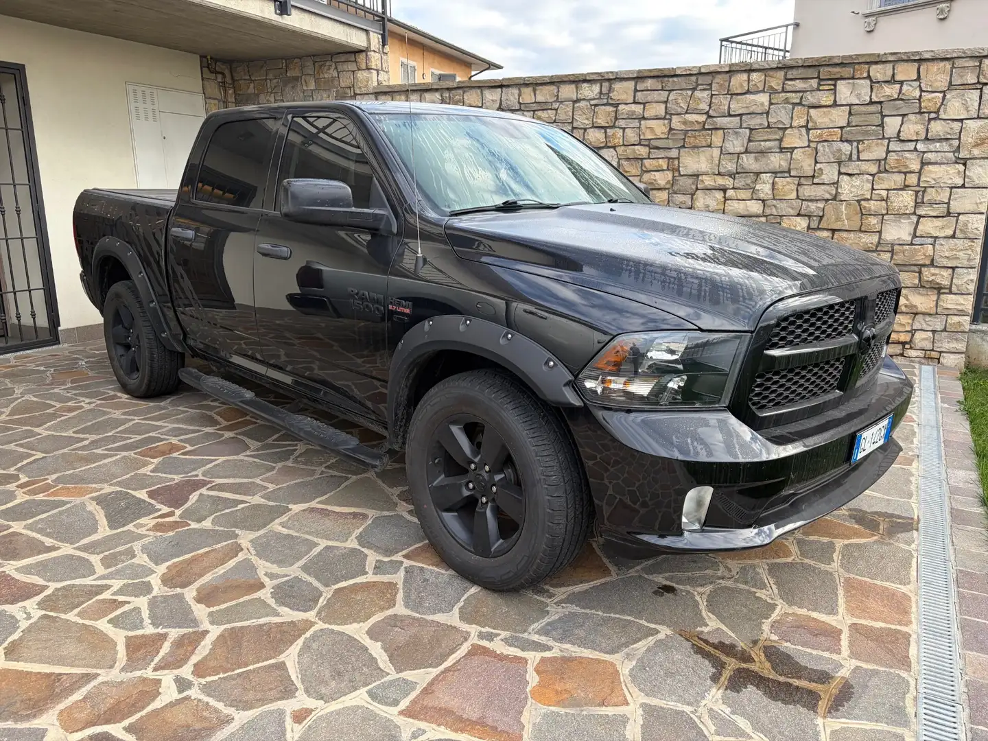 Dodge RAM Dodge RAM 1500 HEMI 5.7 V8 Schwarz - 2