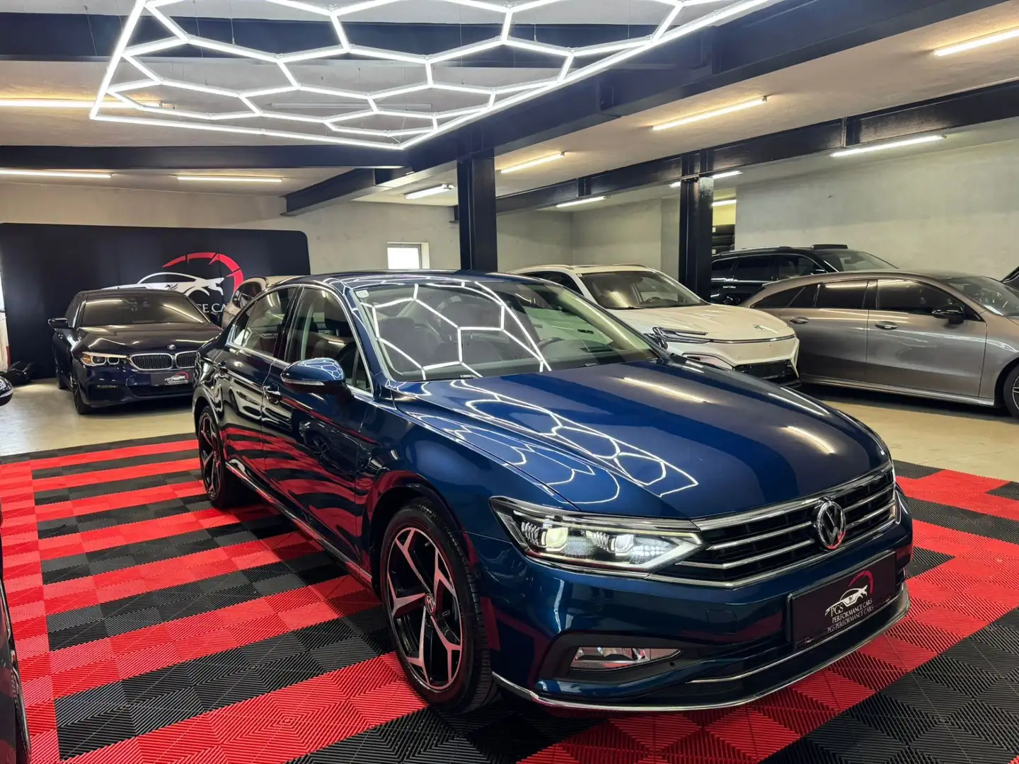 Volkswagen Passat Elegance 2,0 TDI SCR DSG Blau - 1