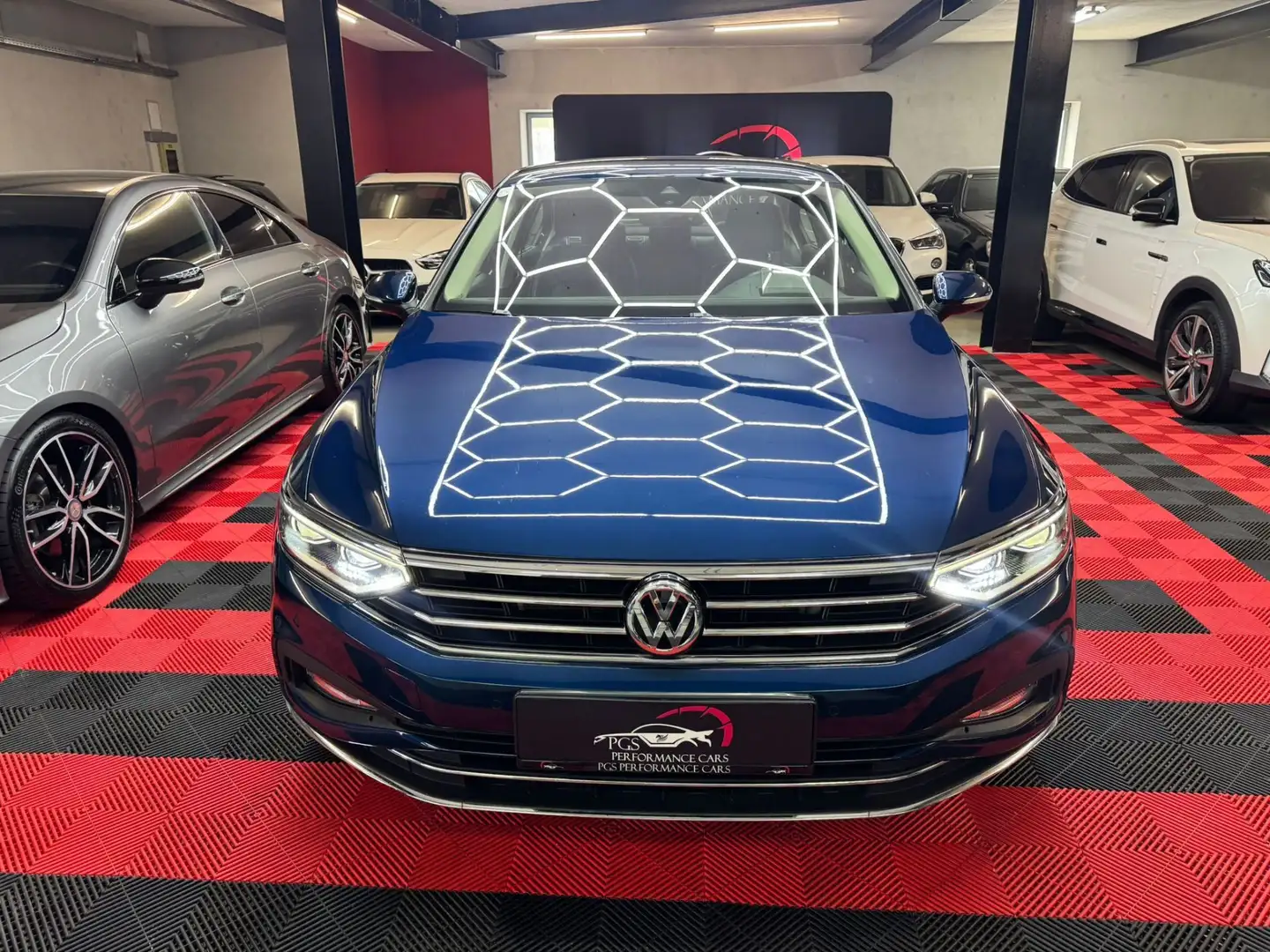 Volkswagen Passat Elegance 2,0 TDI SCR DSG Blau - 2