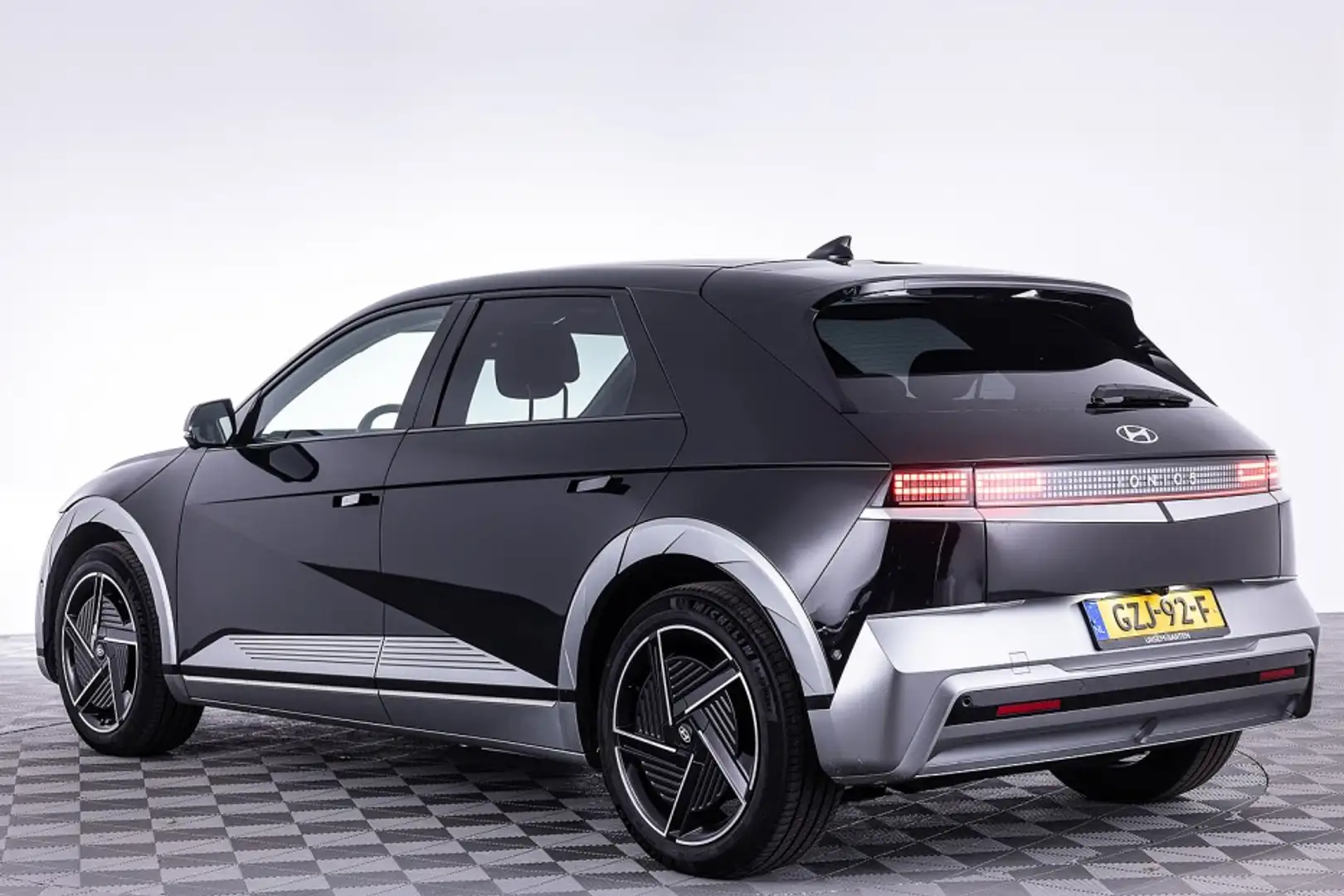 Hyundai IONIQ 5 Lounge 84 kWh | LEDER ✅ 1e Eigenaar Noir - 2