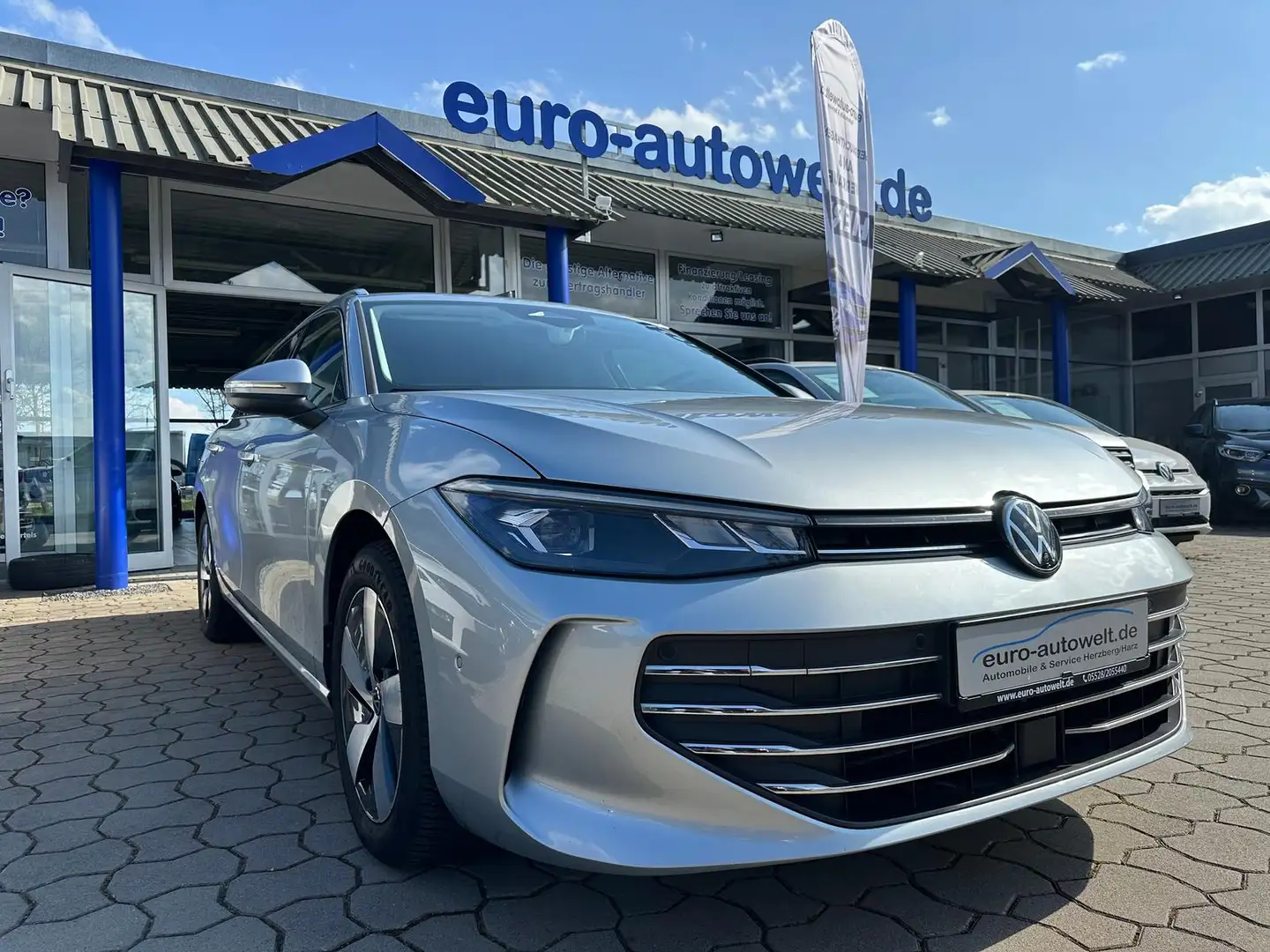 Volkswagen Passat Variant 1.5eTSI DSG*AHK*Navi*SHZ*PDC+Kam. Zilver - 1
