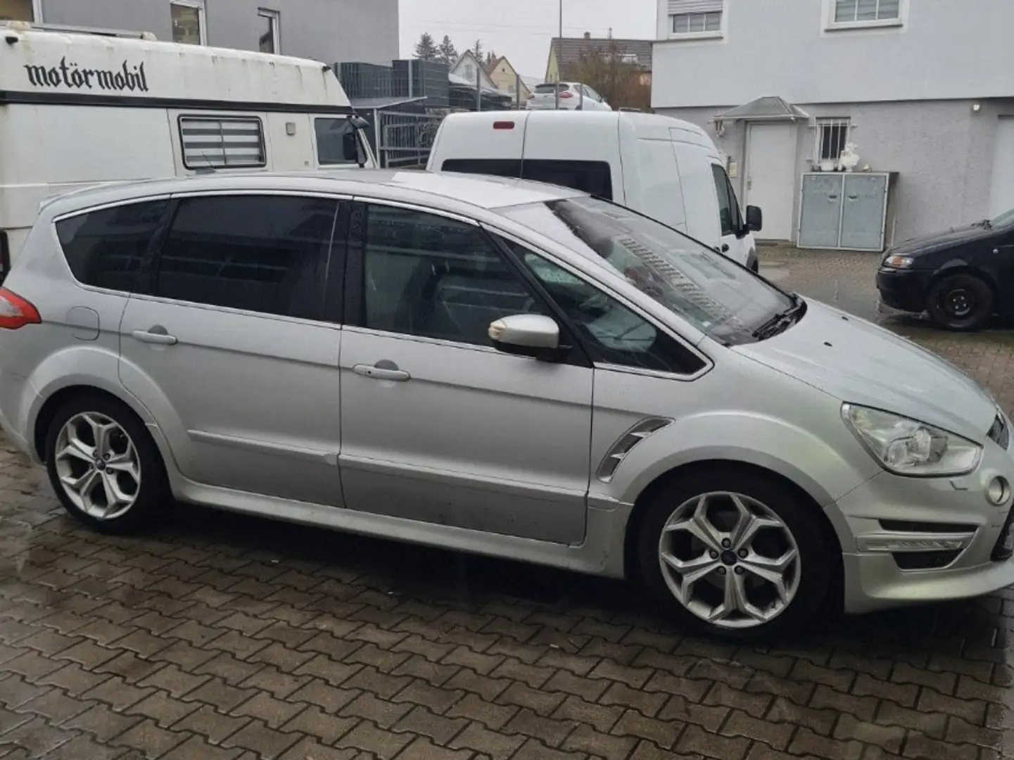 Ford S-Max 2.0 EcoBoost Aut. Titanium S Stříbrná - 2