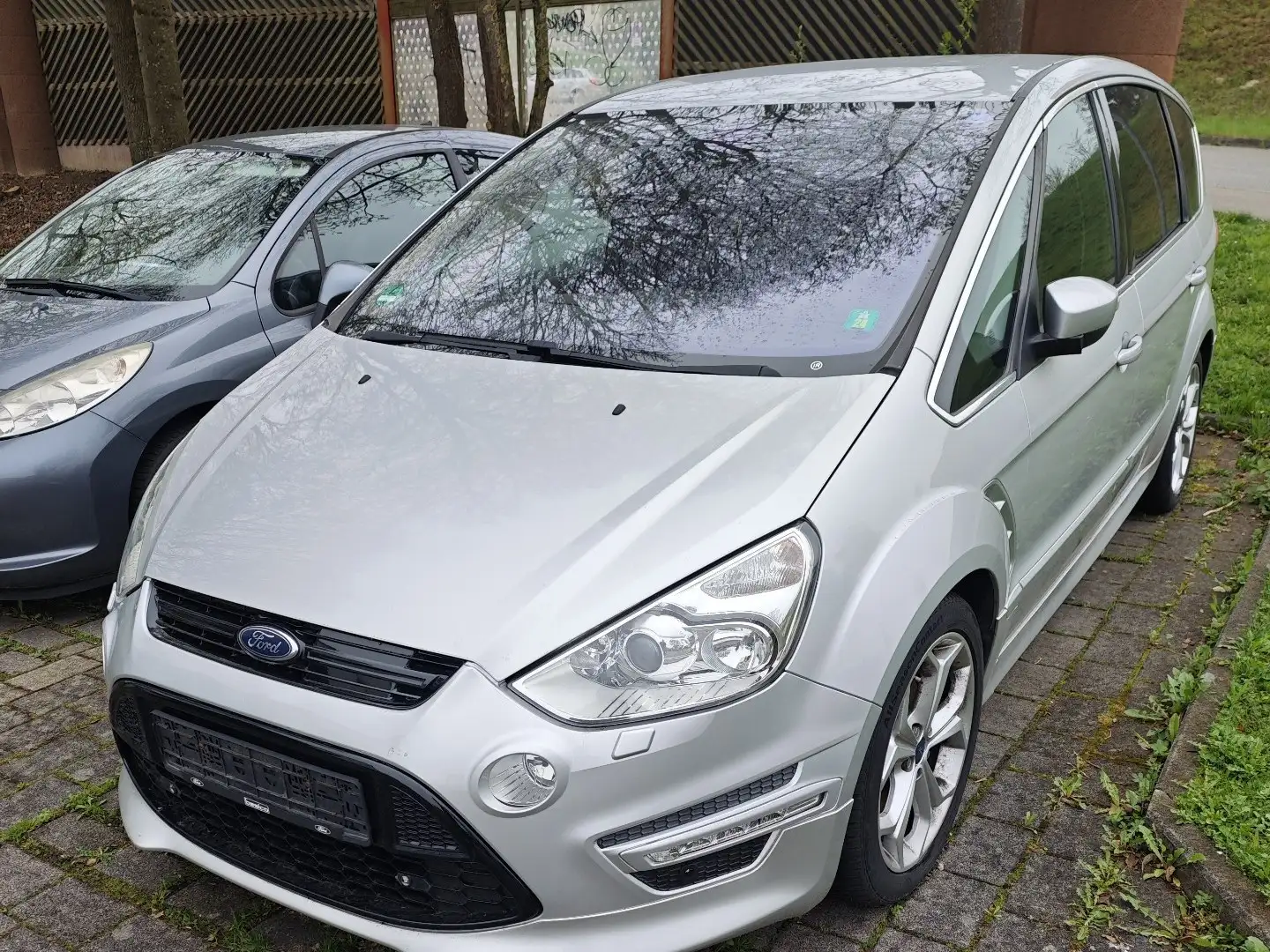 Ford S-Max 2.0 EcoBoost Aut. Titanium S Stříbrná - 1