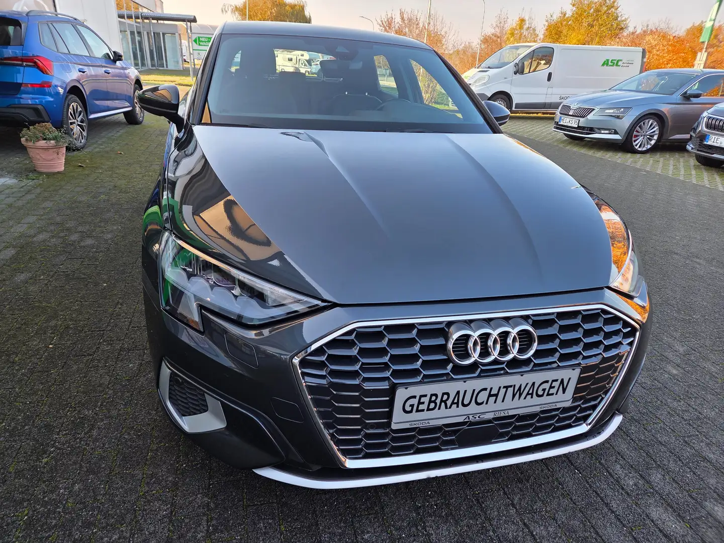 Audi A3 35 TFSI, Sportback advanced 110 kW Grau - 2